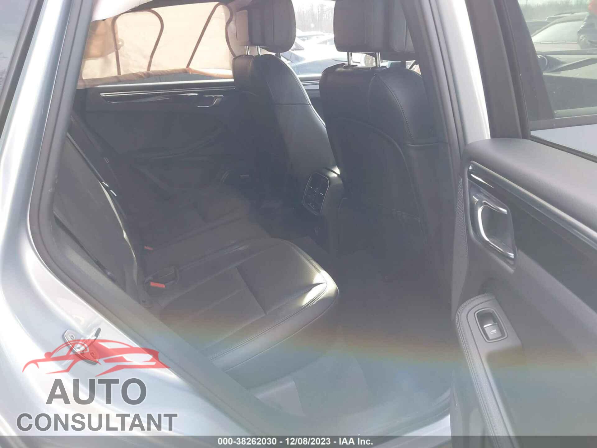 PORSCHE MACAN 2017 - WP1AA2A56HLB06436