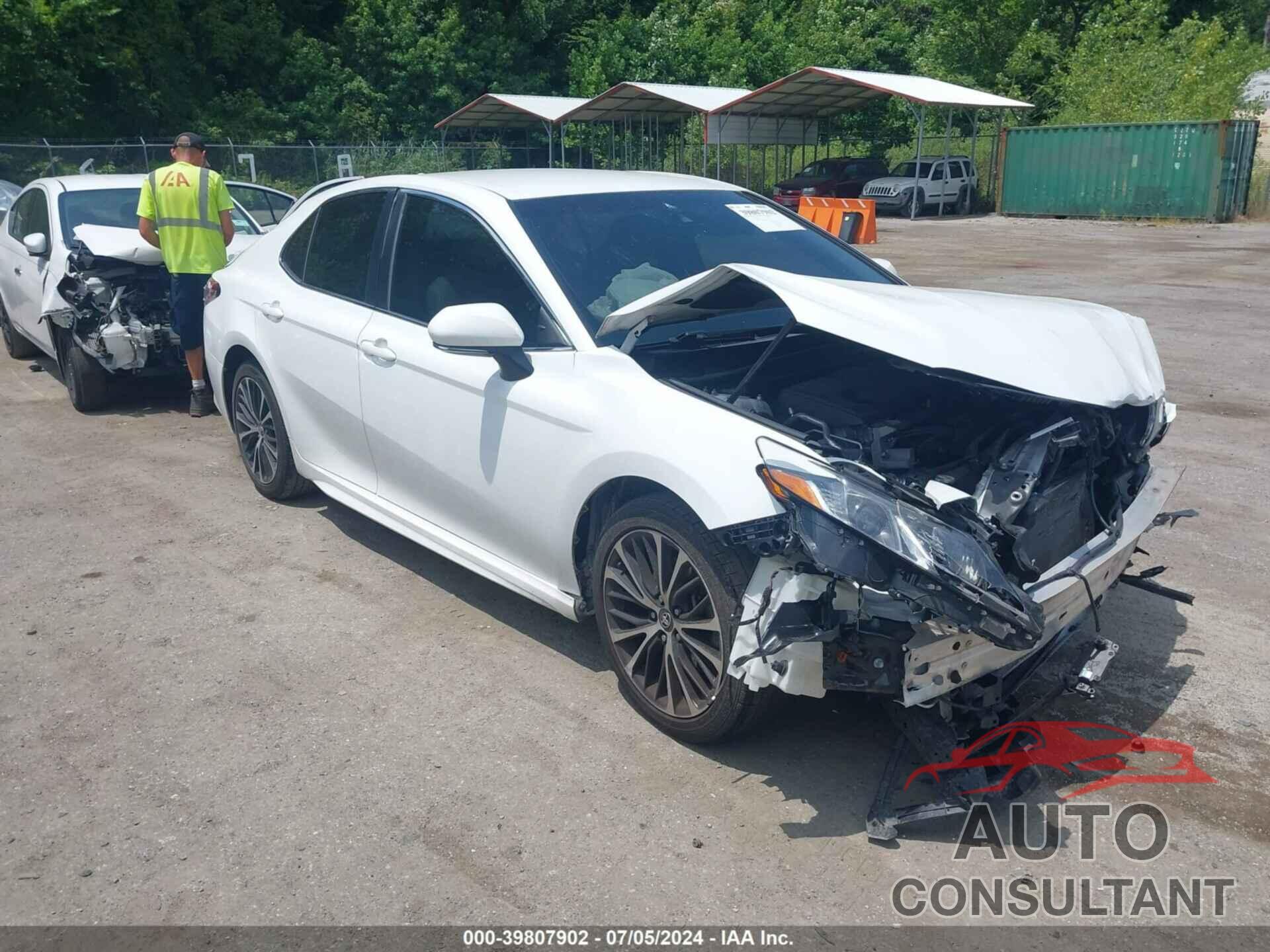 TOYOTA CAMRY 2018 - 4T1B11HK2JU616774