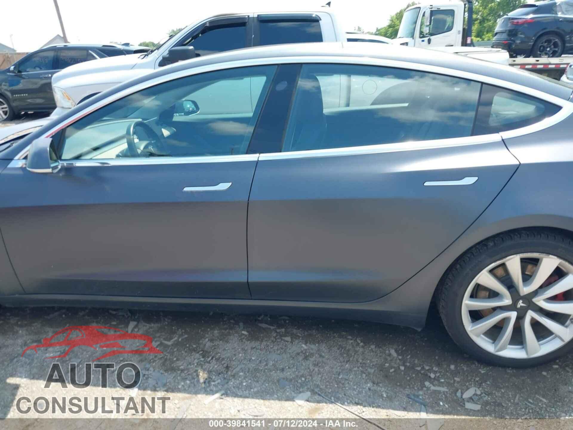 TESLA MODEL 3 2018 - 5YJ3E1EB5JF145357