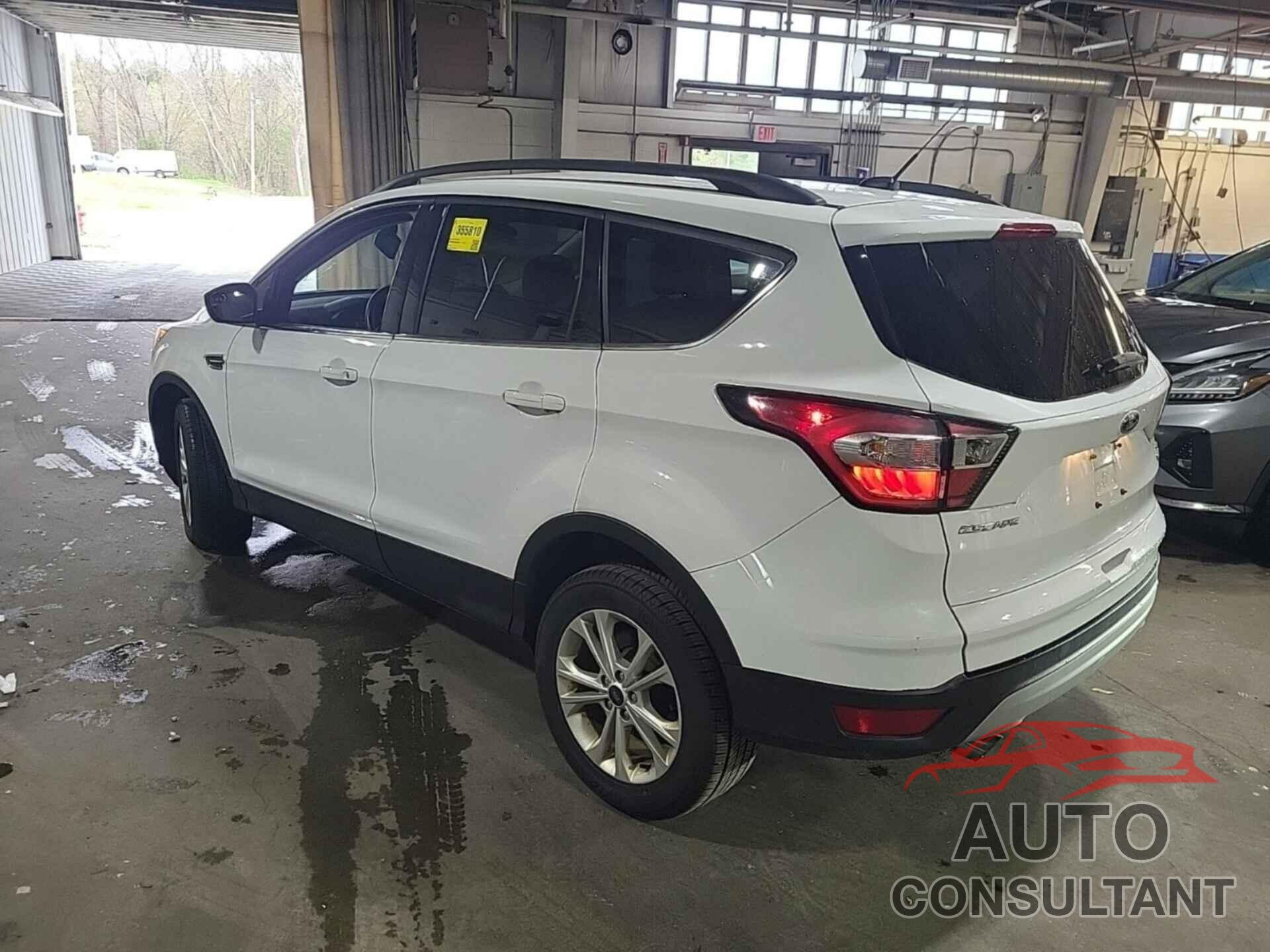 FORD ESCAPE 2018 - 1FMCU9GD0JUC49211