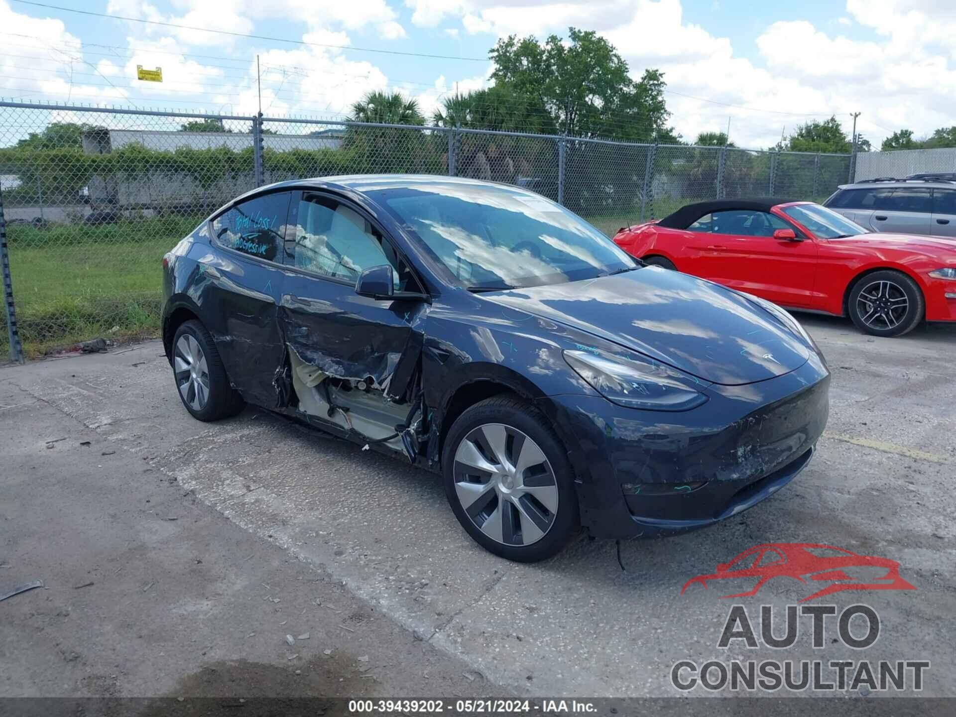 TESLA MODEL Y 2024 - 7SAYGDEE7RA248156