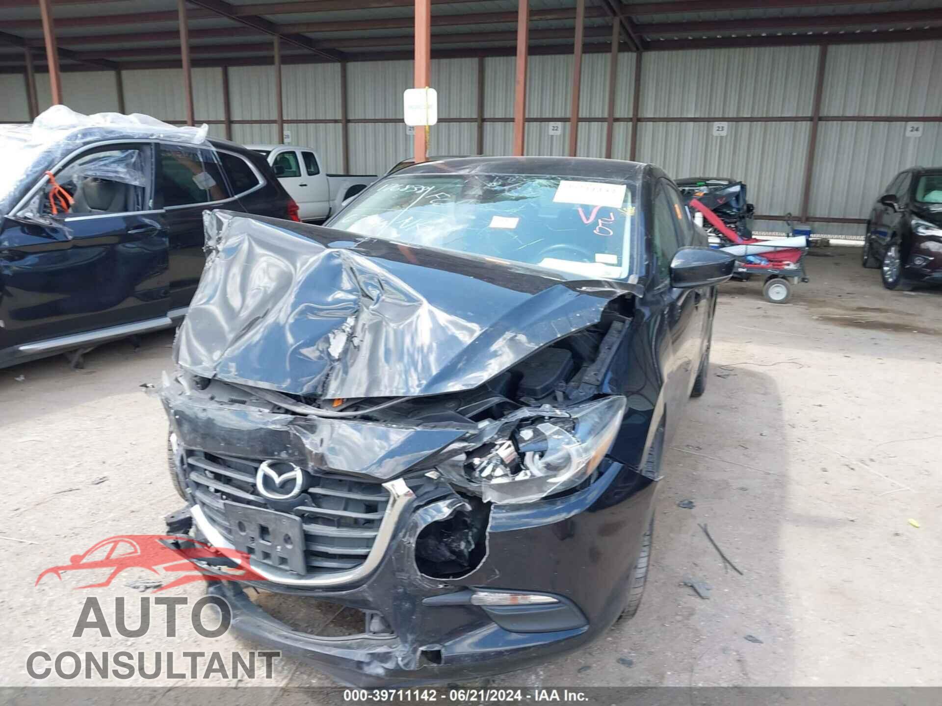 MAZDA MAZDA3 2018 - 3MZBN1V39JM201877