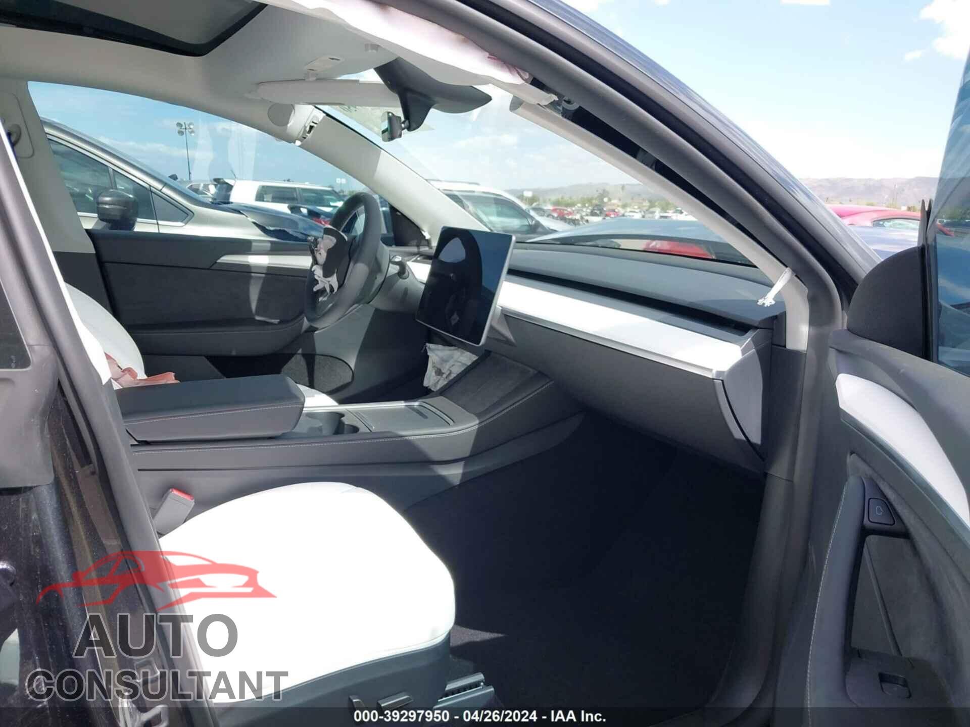 TESLA MODEL Y 2024 - 7SAYGAEE9RF044508