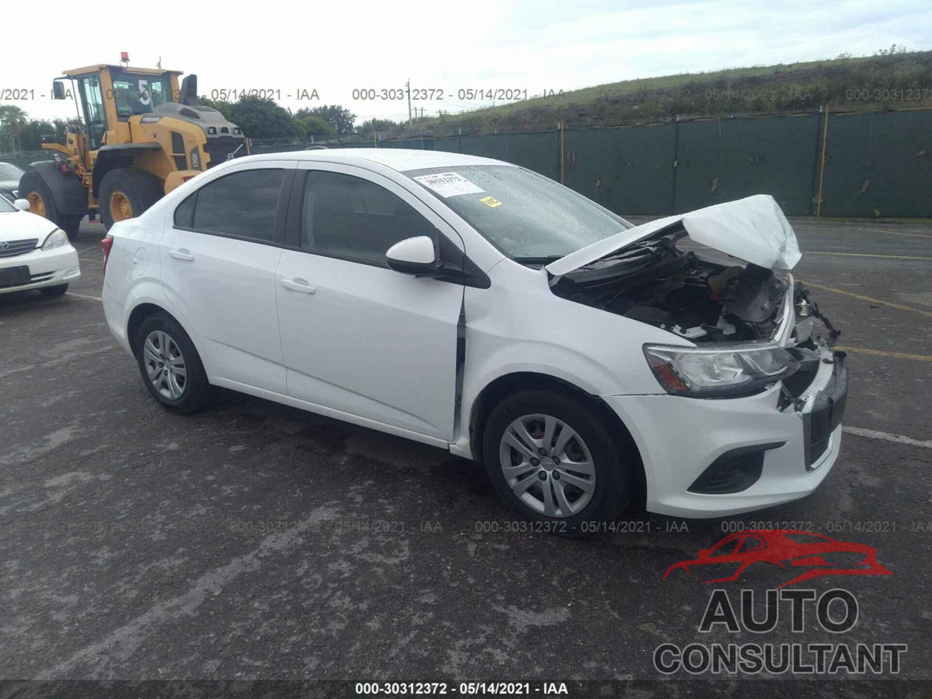 CHEVROLET SONIC 2018 - 1G1JB5SH3J4115984