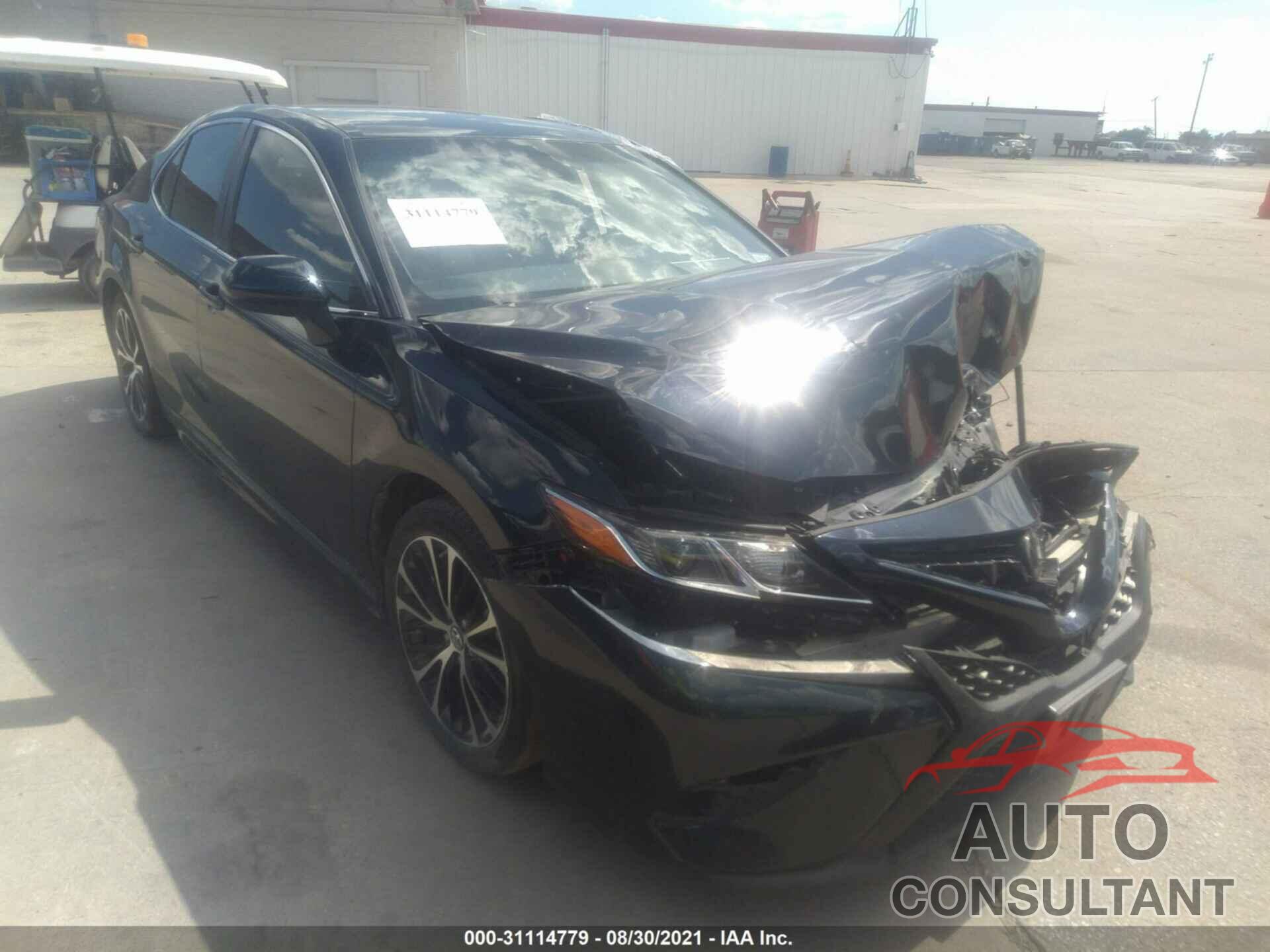 TOYOTA CAMRY 2018 - 4T1B11HK2JU581587