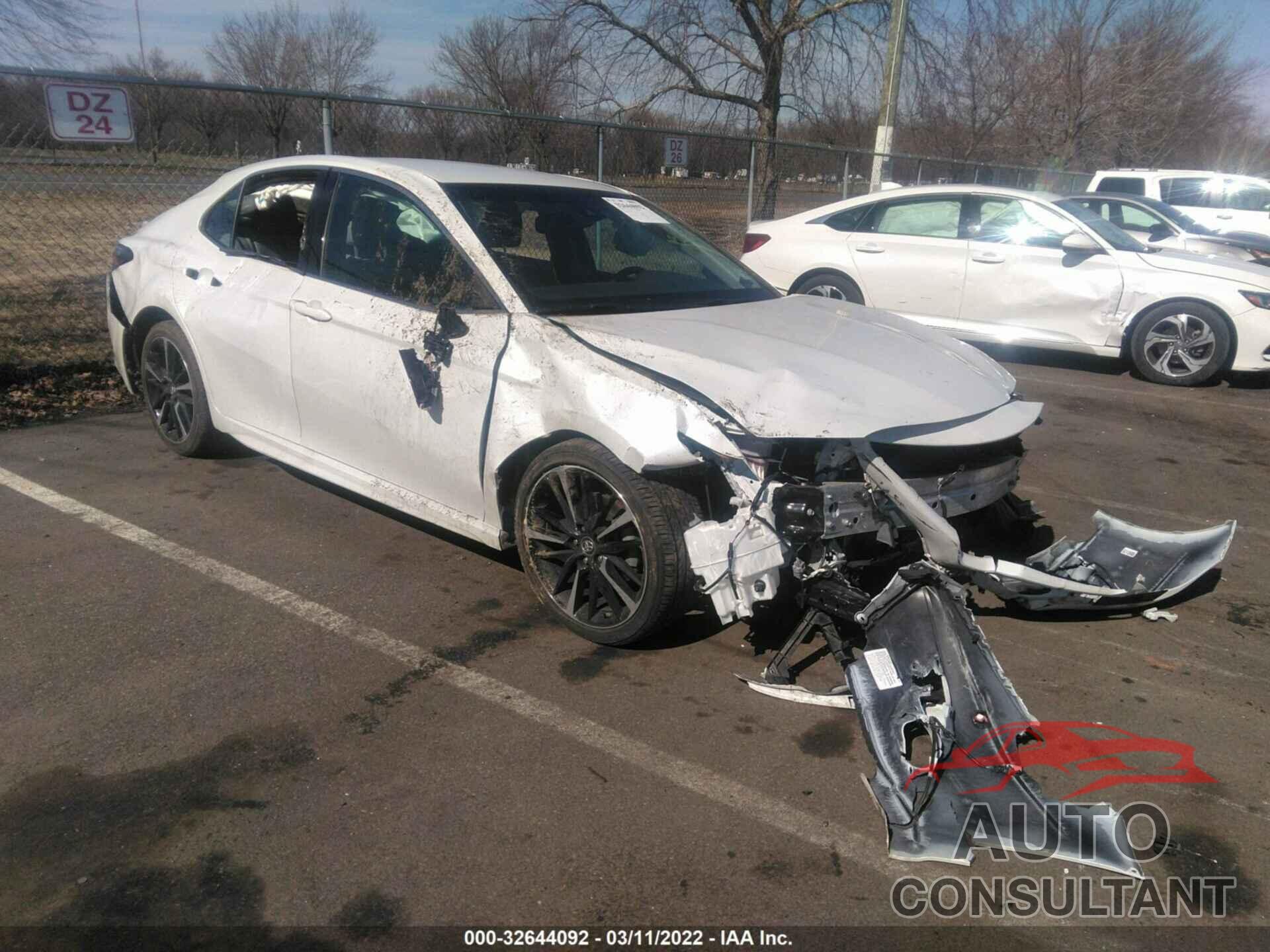 TOYOTA CAMRY 2018 - 4T1B61HK4JU083991