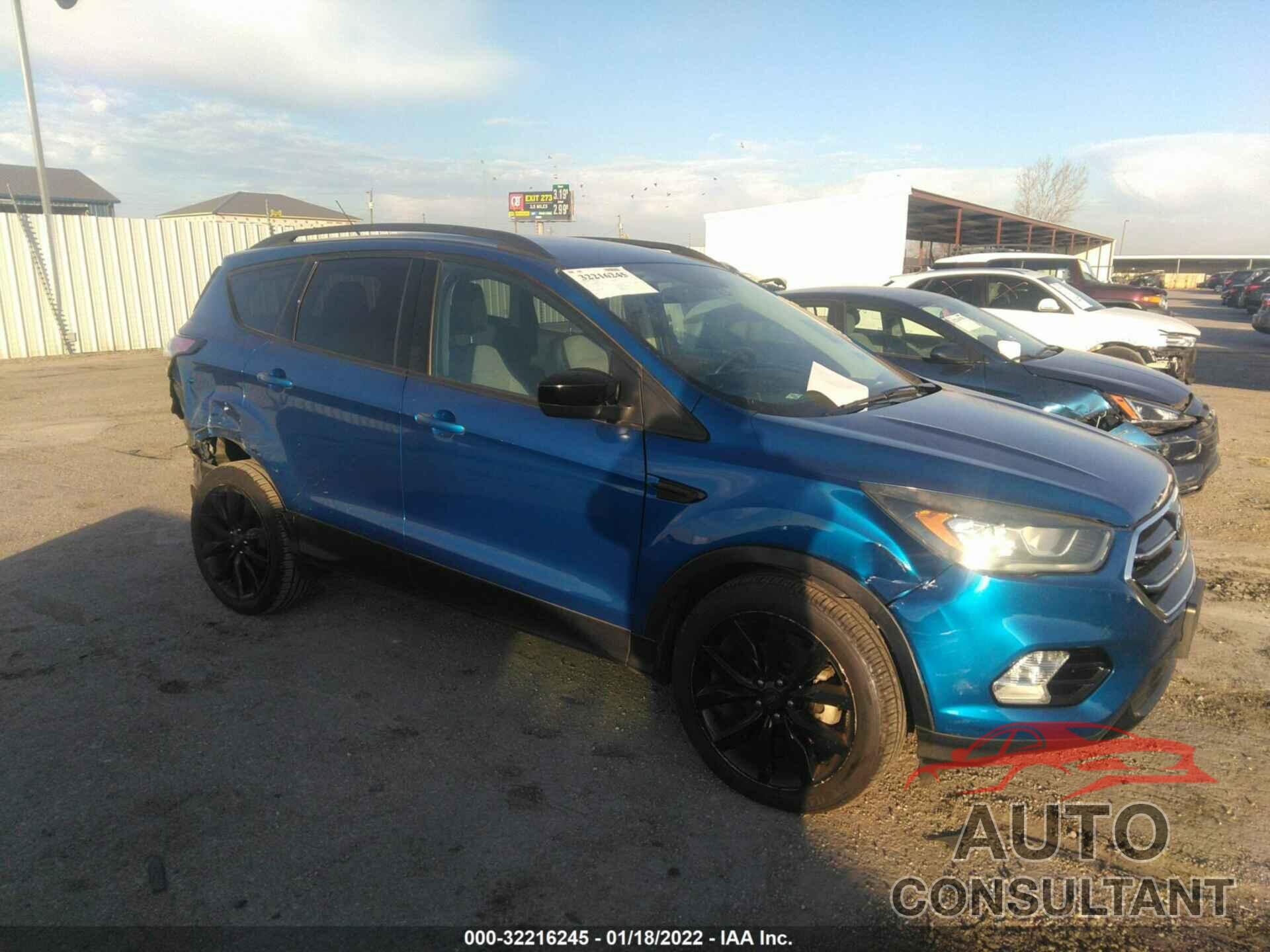 FORD ESCAPE 2017 - 1FMCU0GD8HUD10701