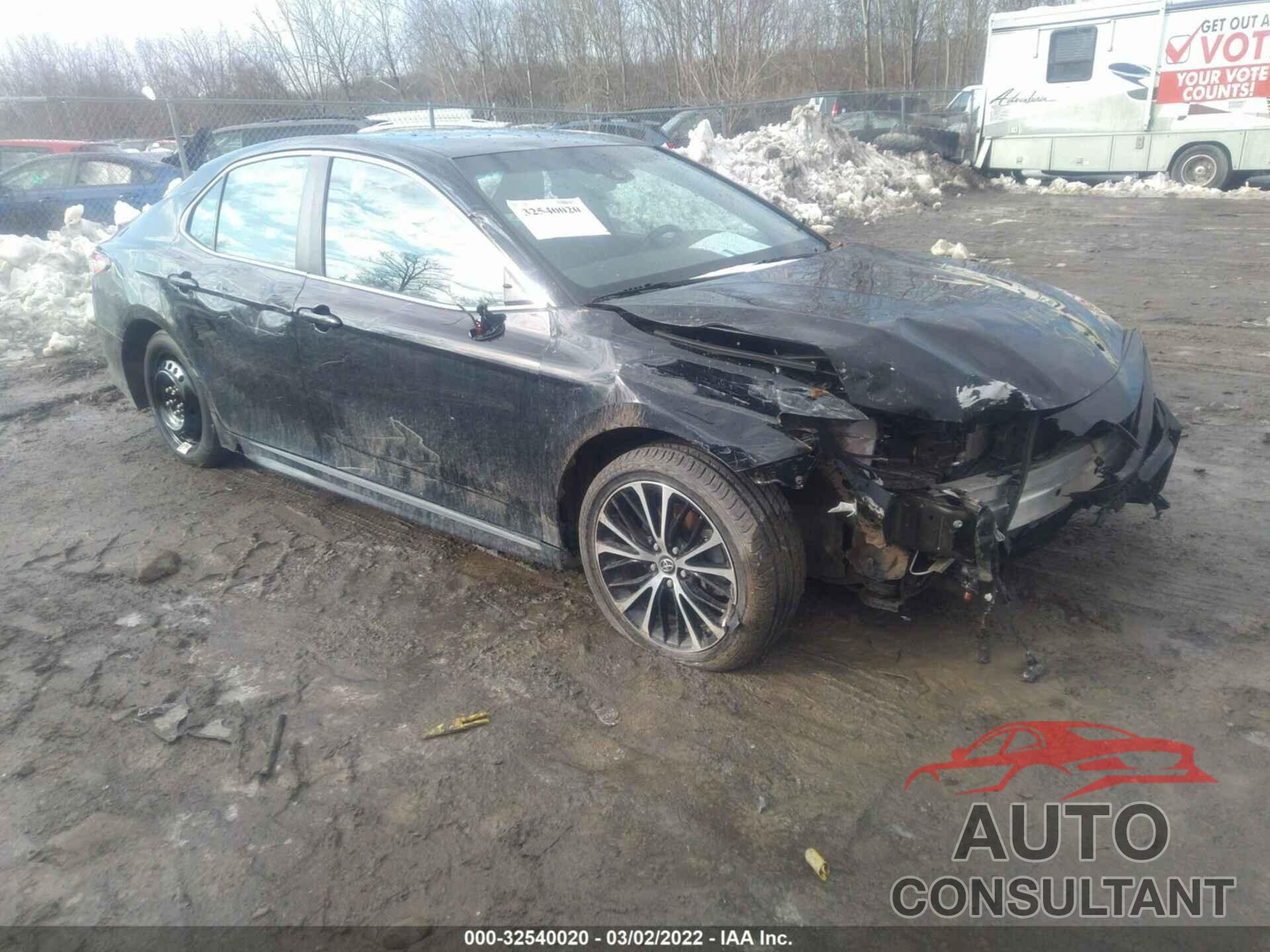 TOYOTA CAMRY 2018 - 4T1B11HK4JU601208