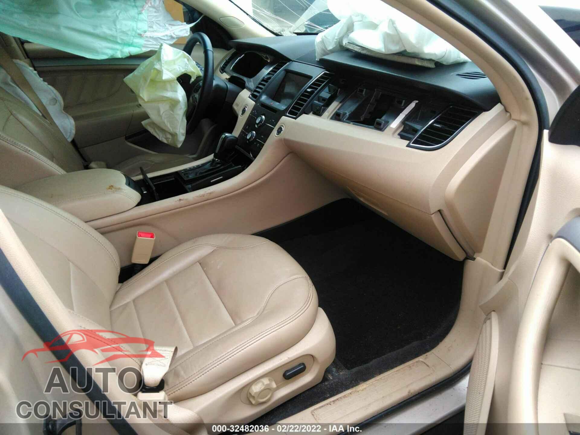 FORD TAURUS 2017 - 1FAHP2E80HG131902