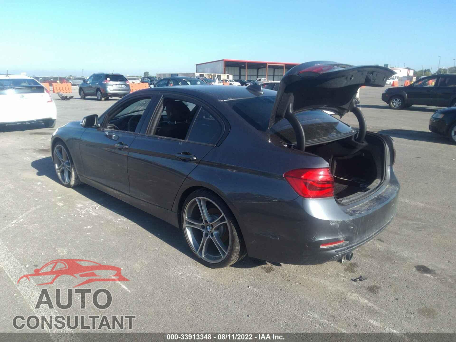 BMW 3 SERIES 2016 - WBA8E3G52GNU00174