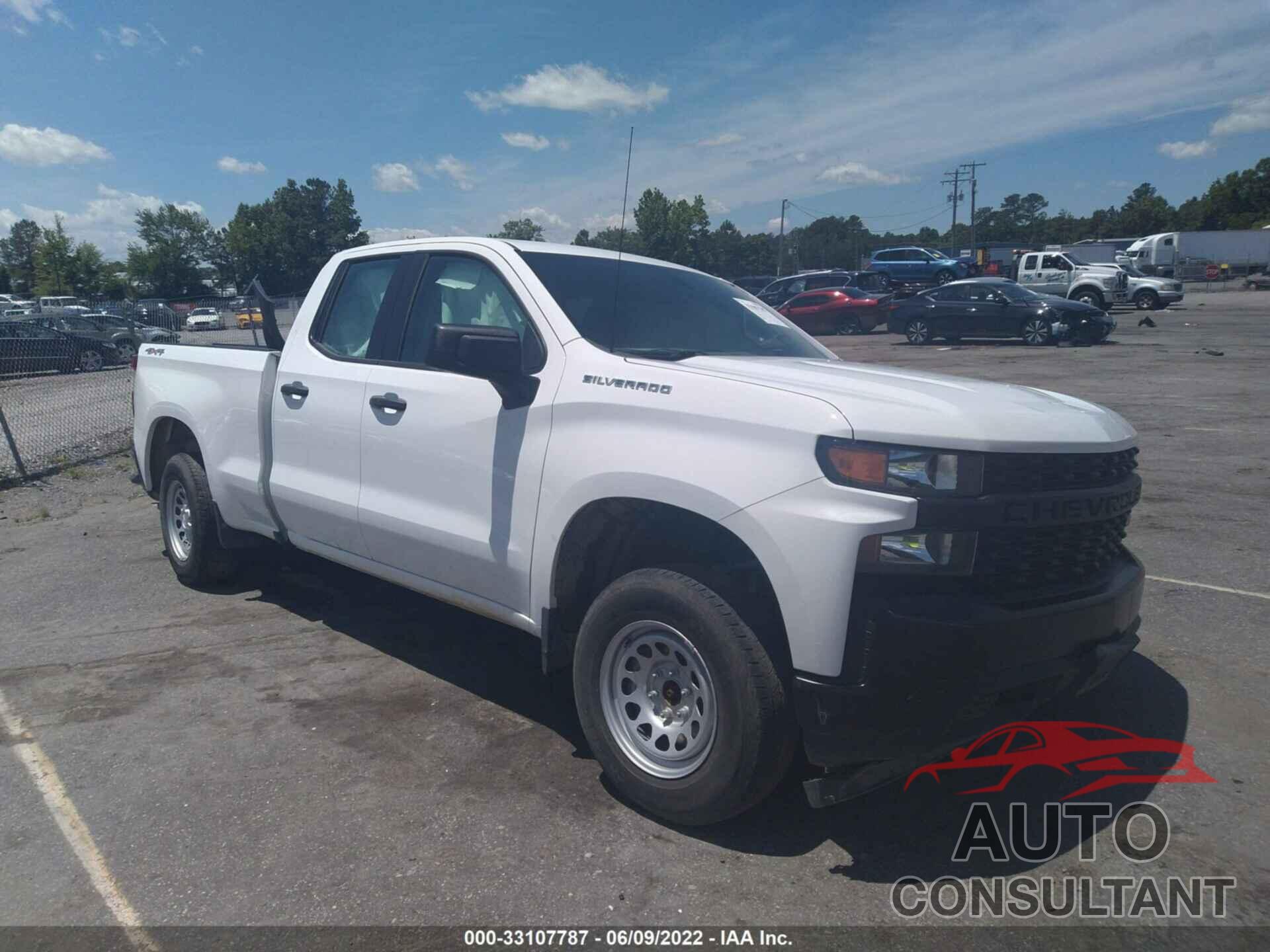 CHEVROLET SILVERADO 1500 2021 - 1GCRYAEH0MZ151426