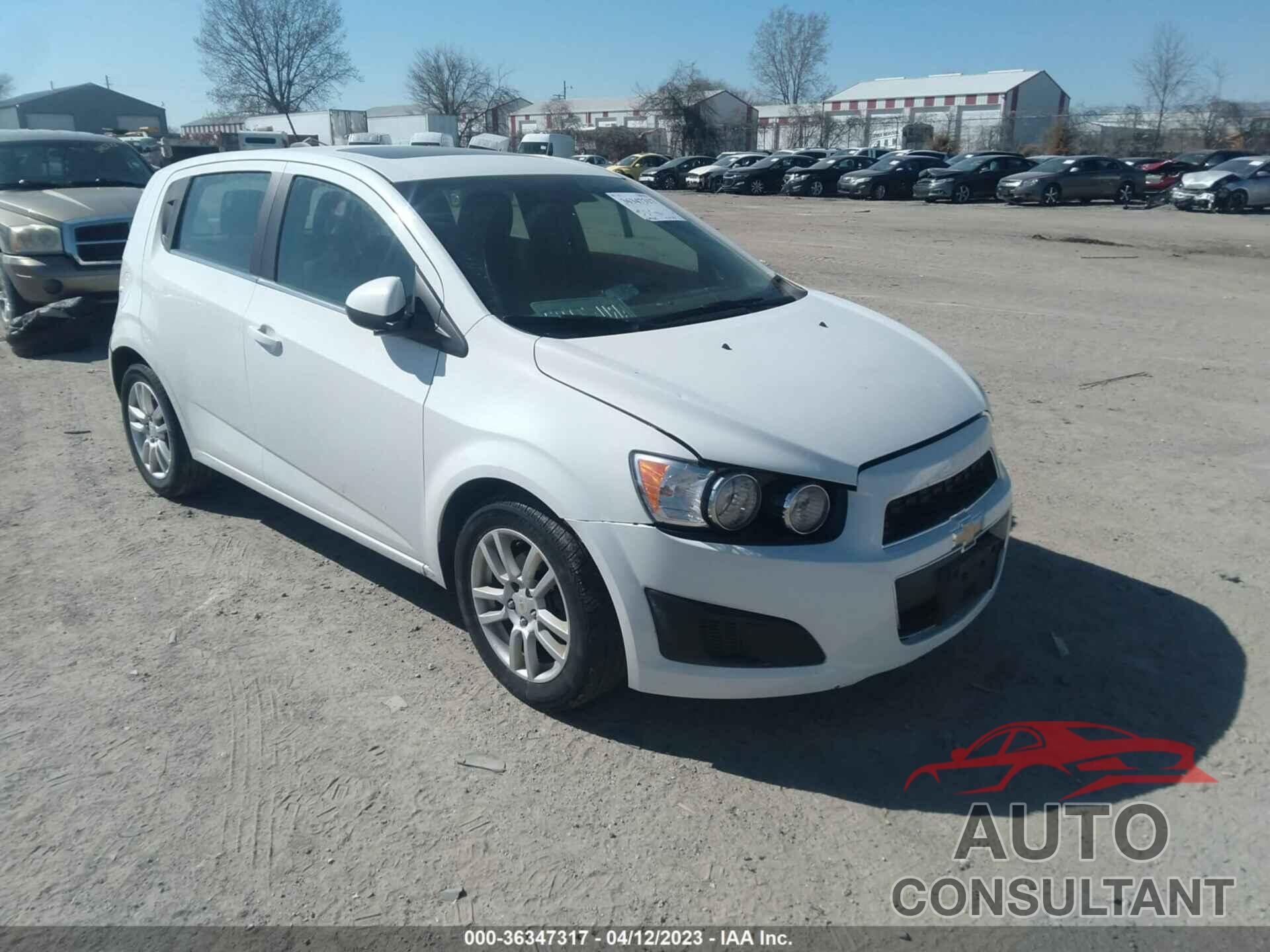 CHEVROLET SONIC 2015 - 1G1JC6SB6F4141176