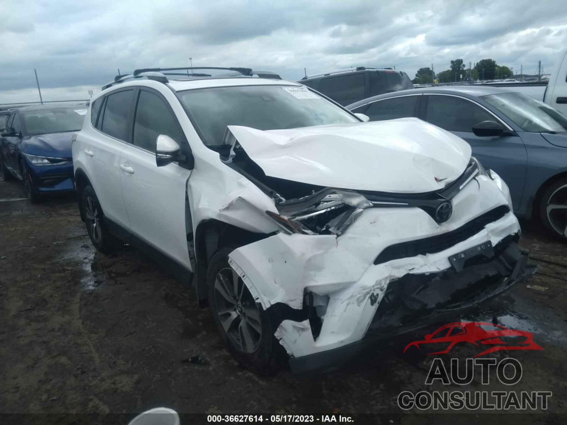 TOYOTA RAV4 2017 - JTMWFREV7HD100036