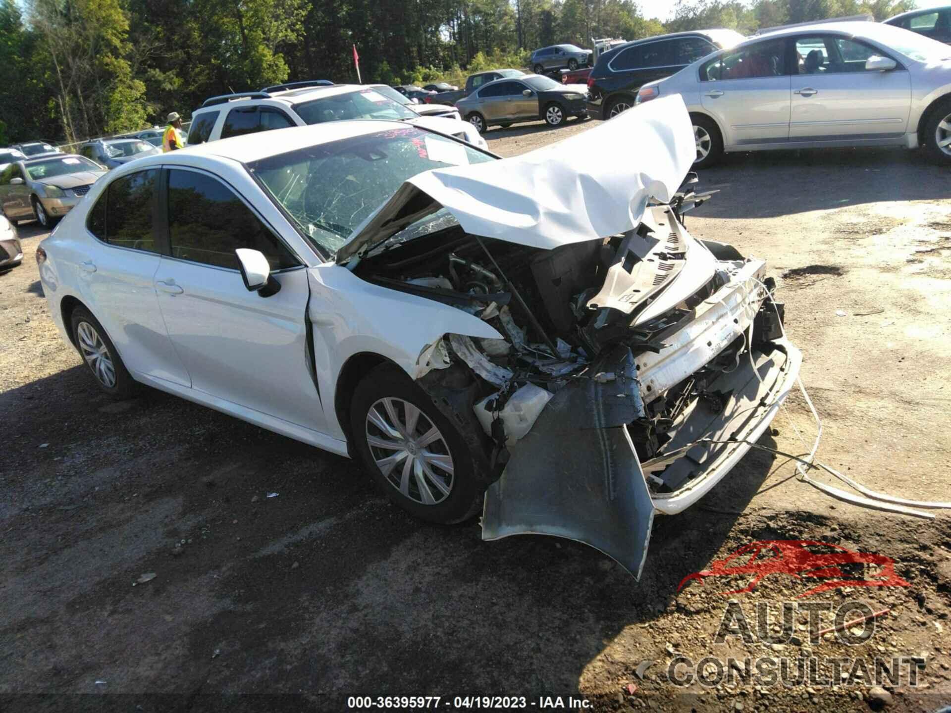 TOYOTA CAMRY 2018 - 4T1B11HK6JU534188