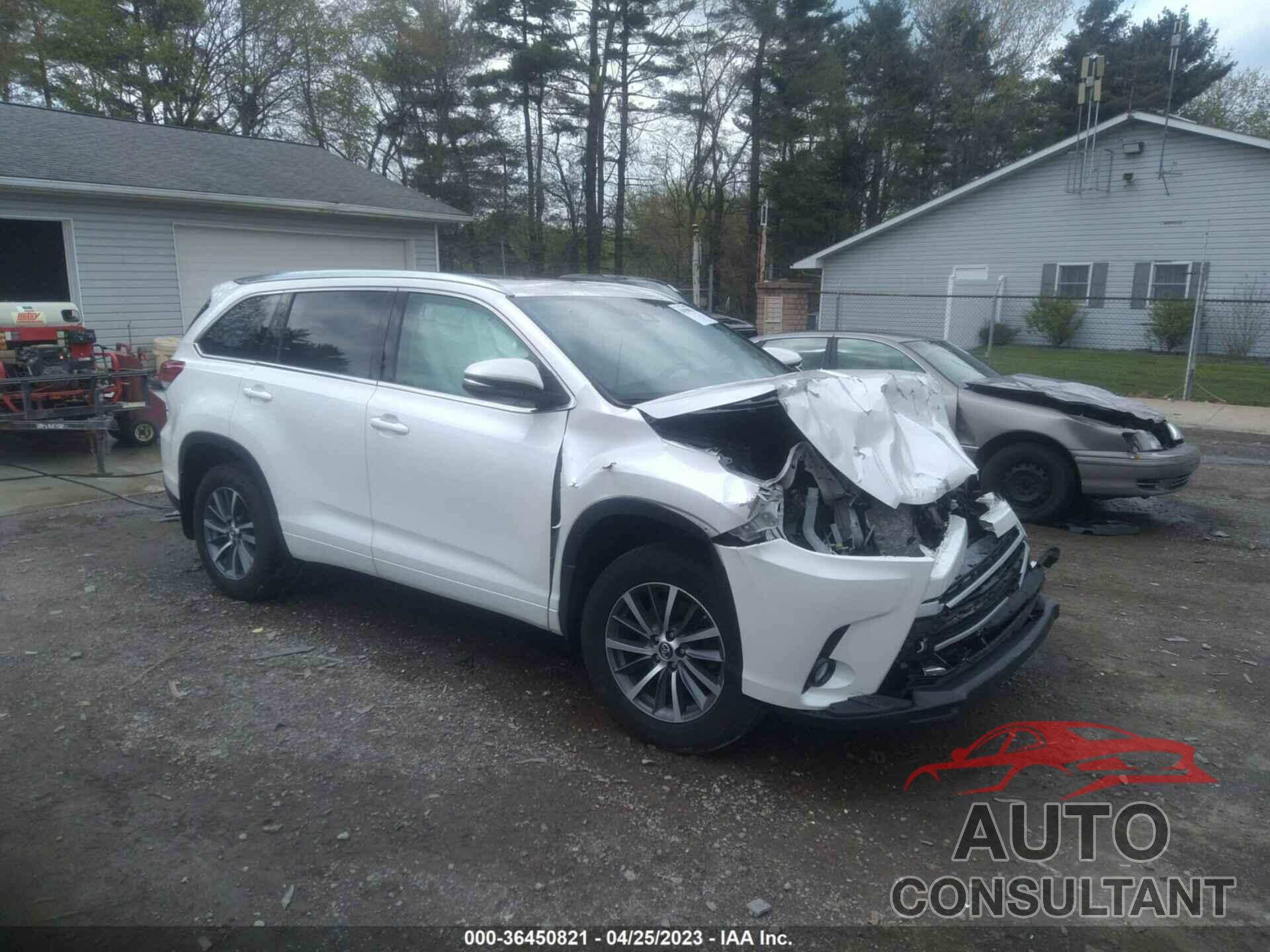 TOYOTA HIGHLANDER 2018 - 5TDJZRFH1JS864677