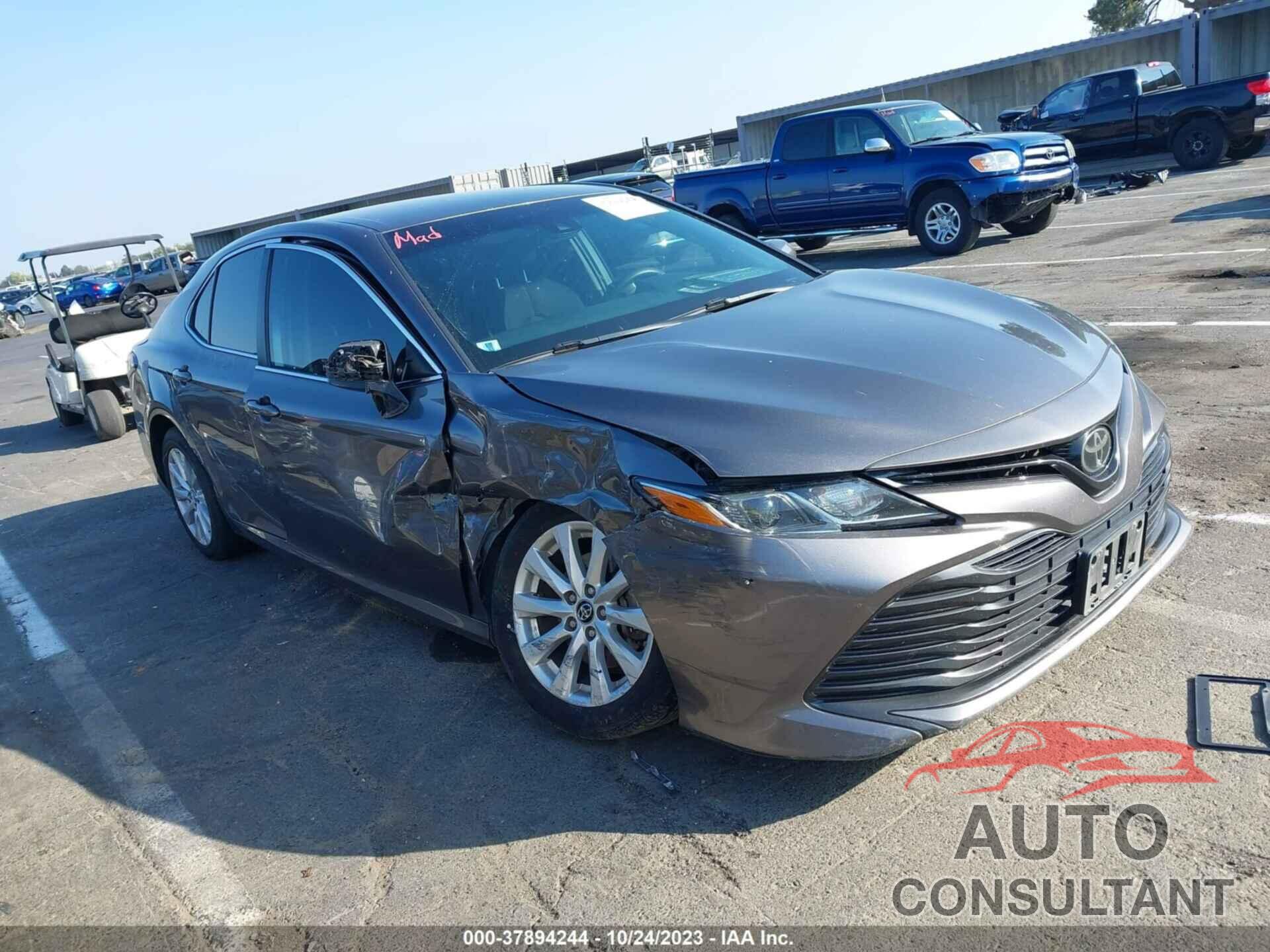 TOYOTA CAMRY 2018 - 4T1B11HK5JU582197