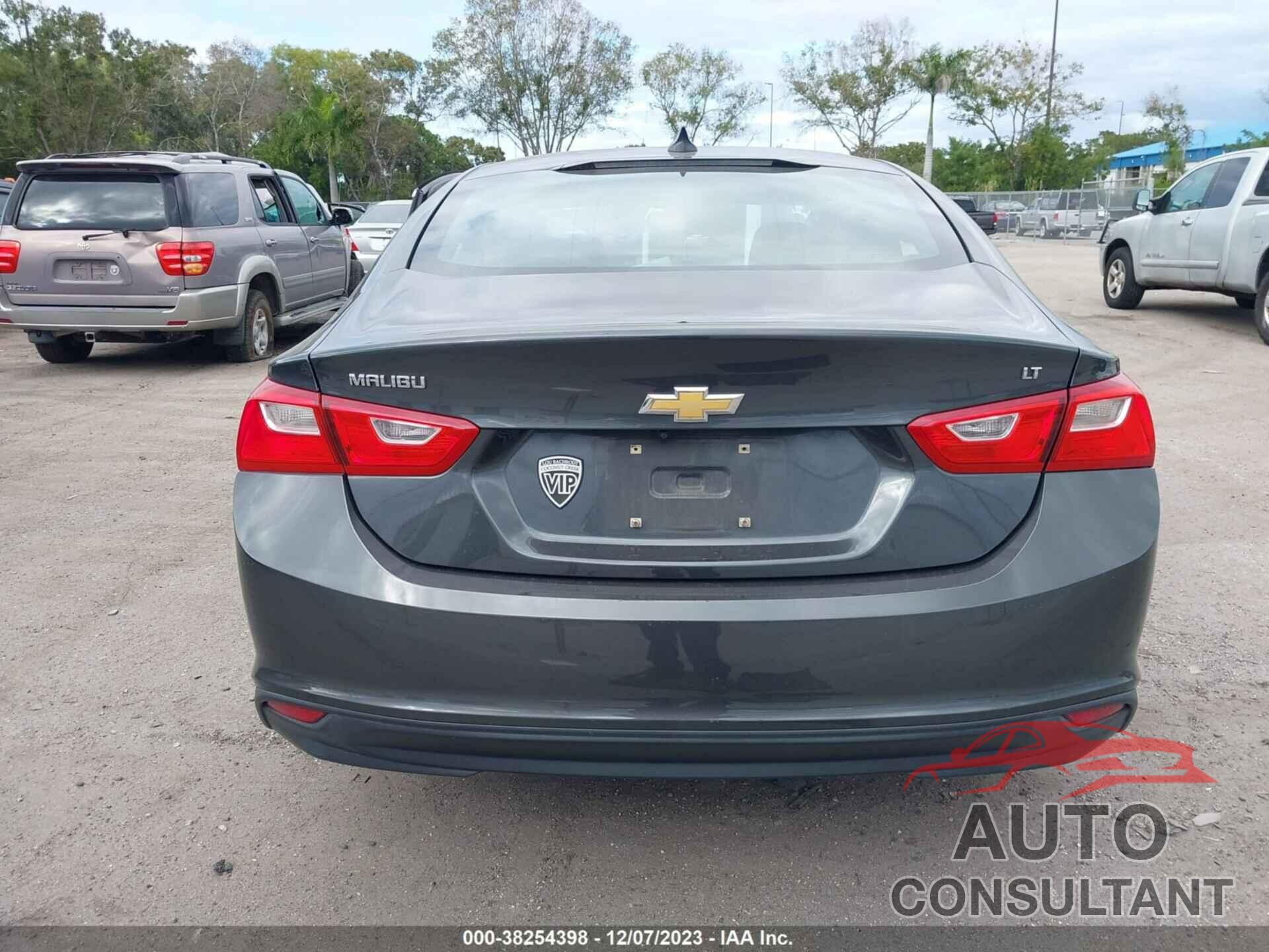 CHEVROLET MALIBU 2018 - 1G1ZD5ST8JF209526