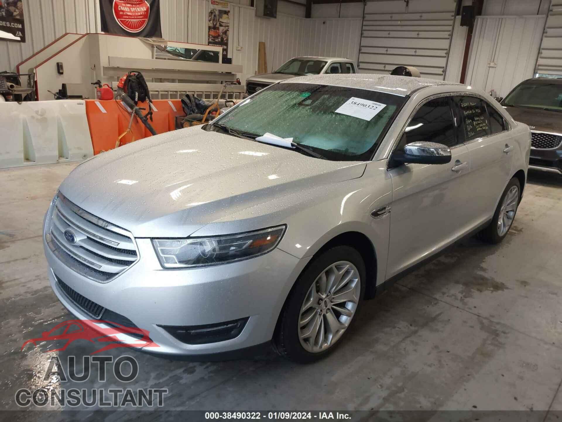 FORD TAURUS 2018 - 1FAHP2F80JG102226