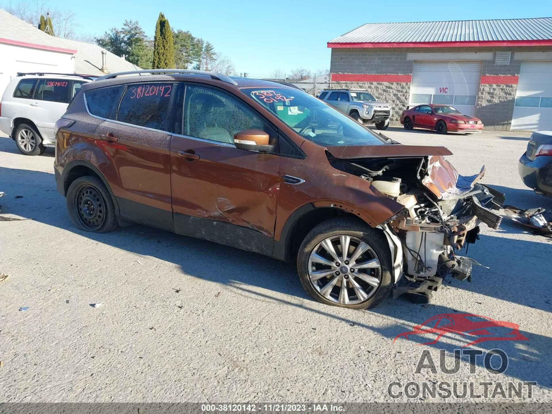FORD ESCAPE 2017 - 1FMCU9J90HUD60999