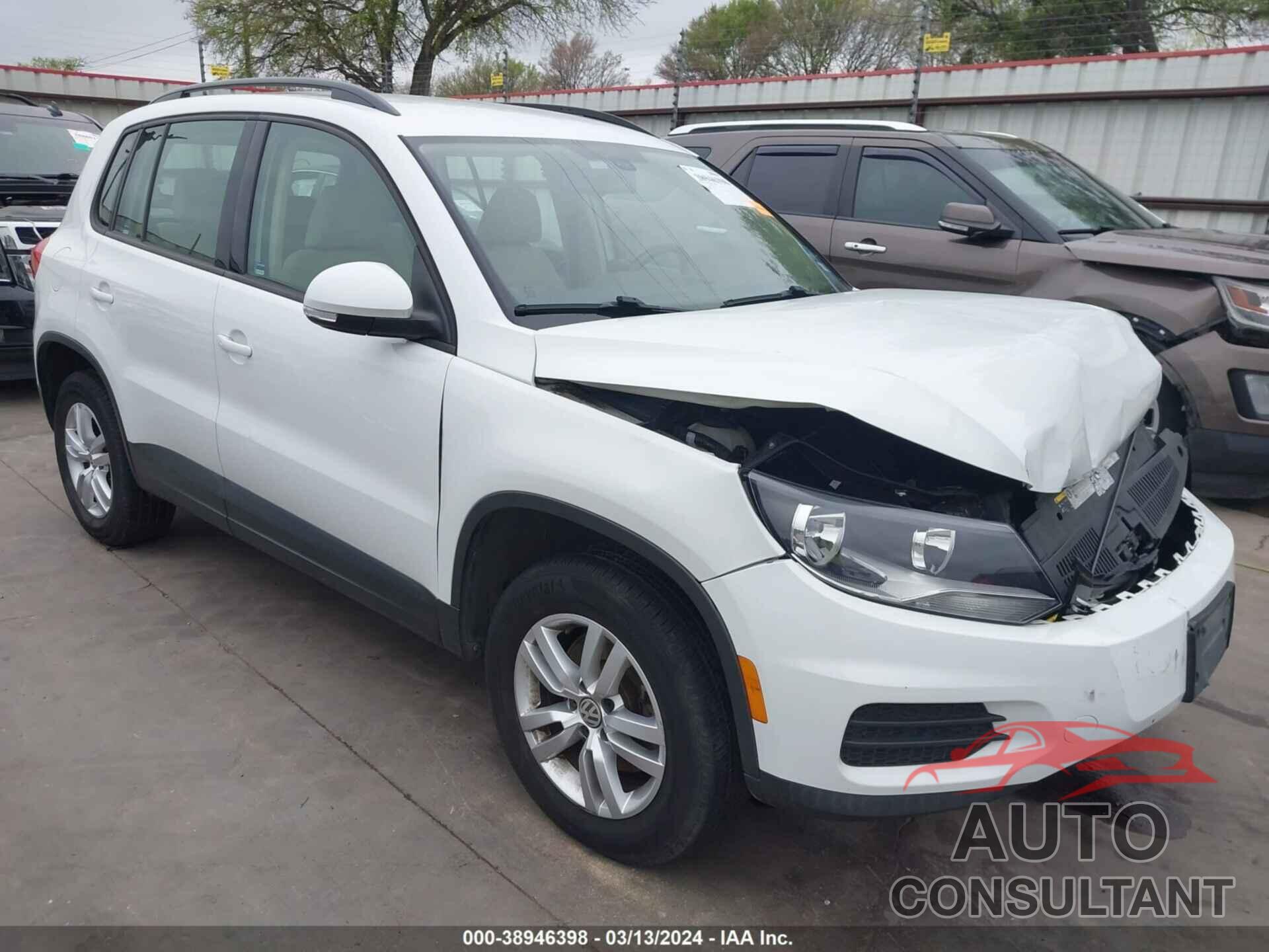 VOLKSWAGEN TIGUAN 2017 - WVGAV7AX4HK022587