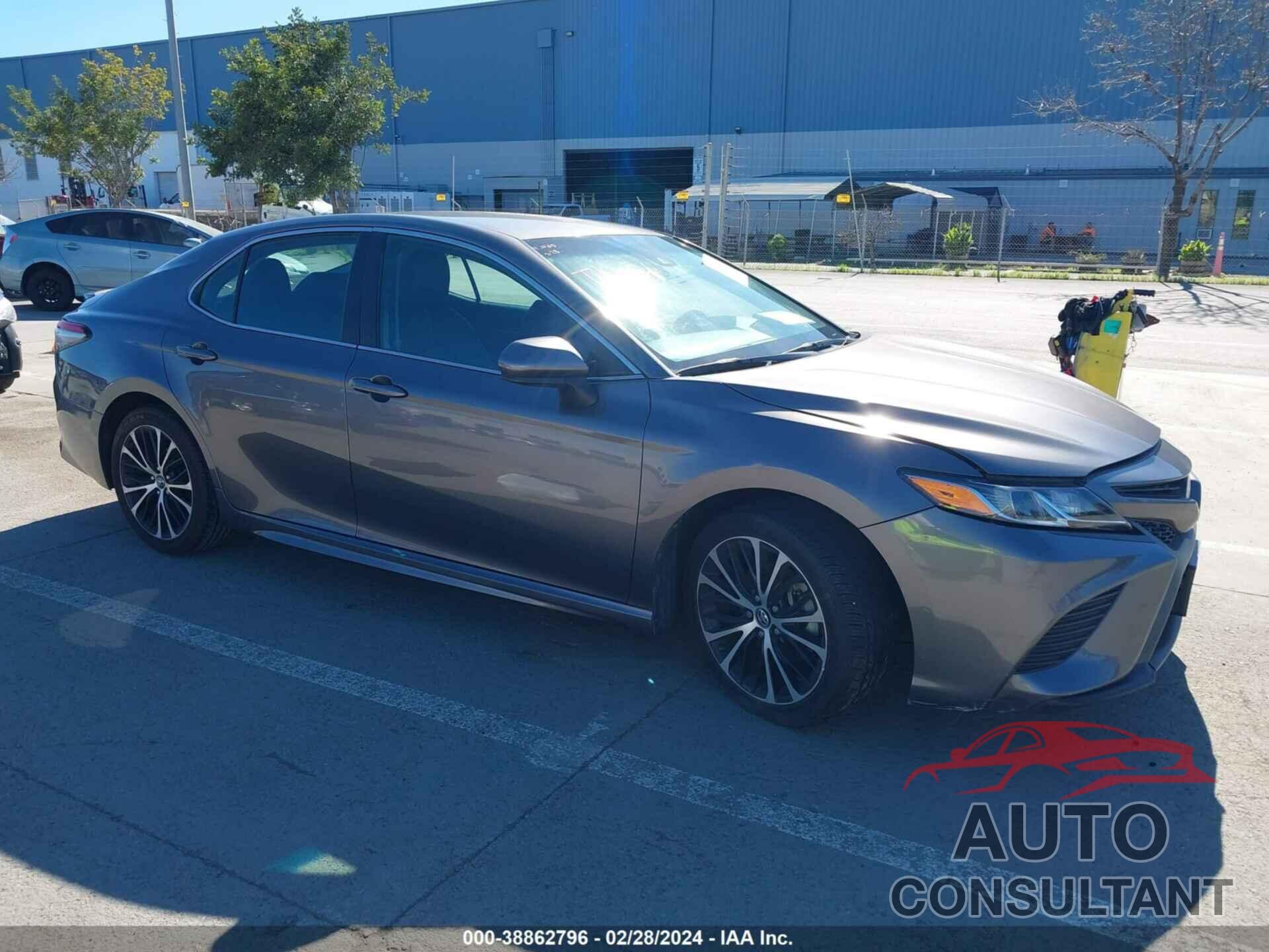 TOYOTA CAMRY 2018 - 4T1B11HK7JU637989