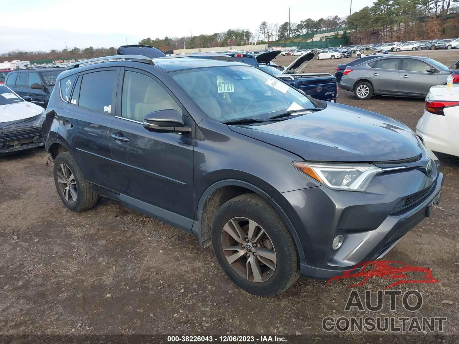 TOYOTA RAV4 2018 - JTMRFREV5JJ242728