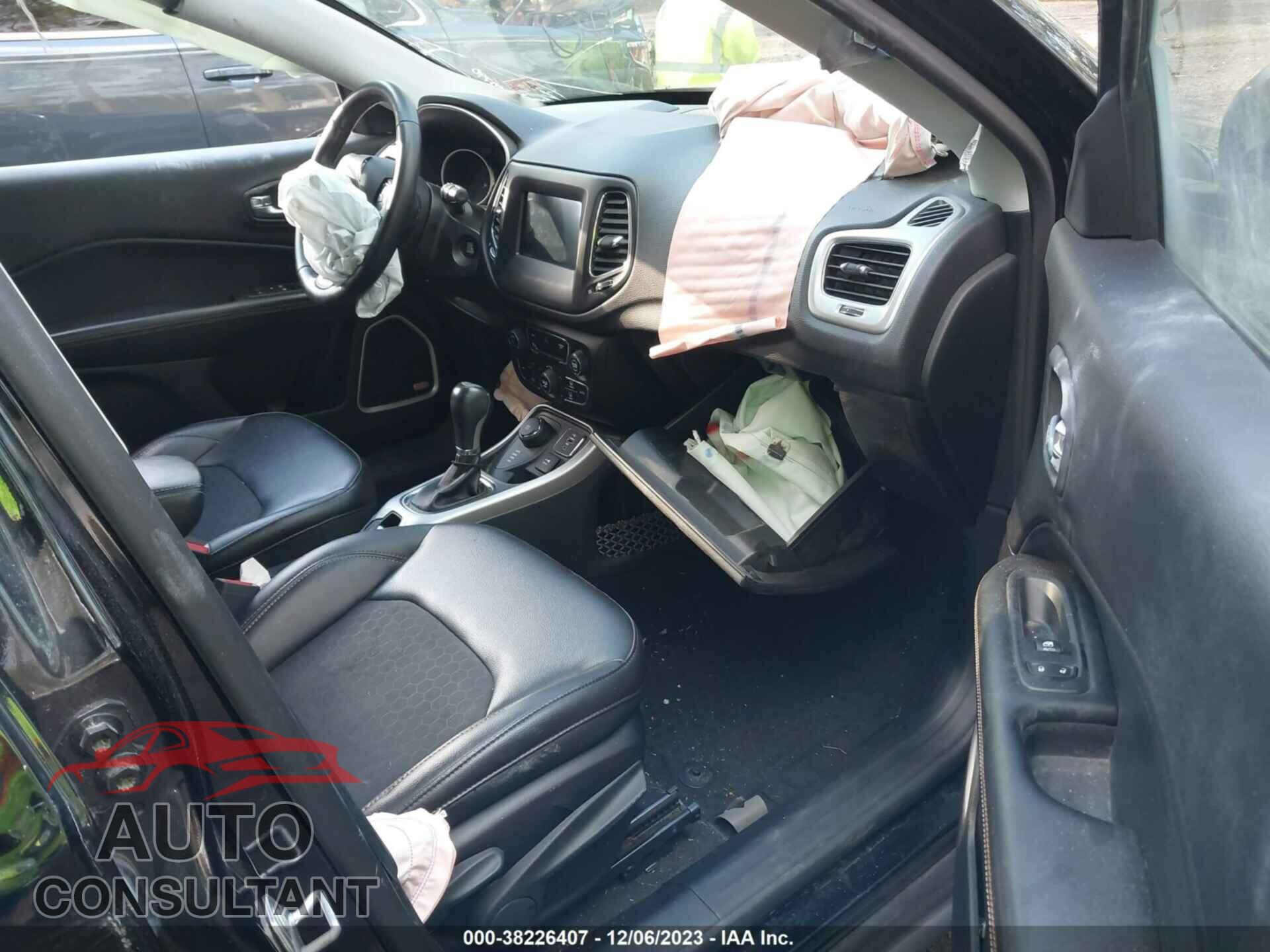 JEEP COMPASS 2018 - 3C4NJDBB3JT211576