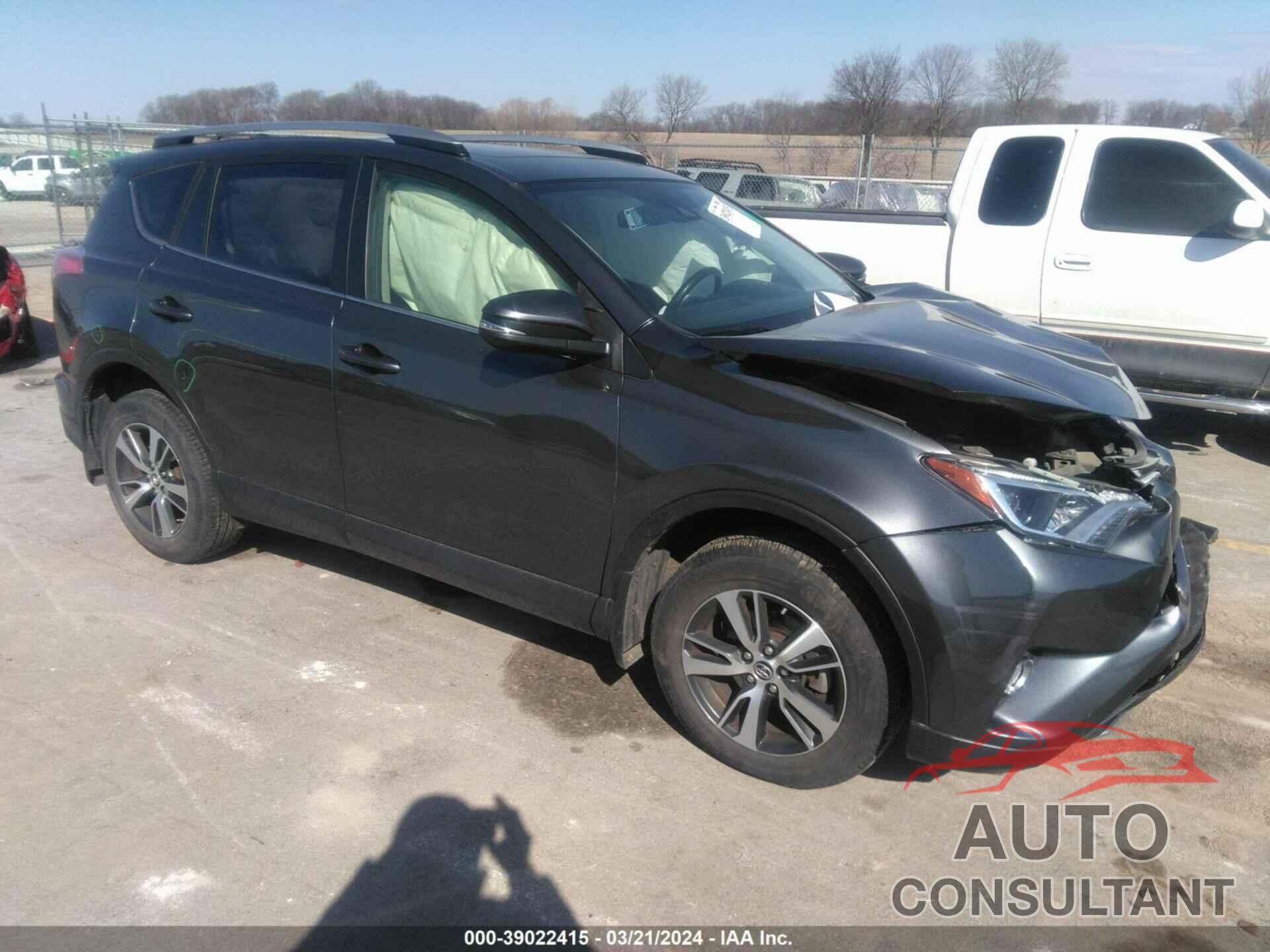 TOYOTA RAV4 2017 - JTMRFREV8HD197888