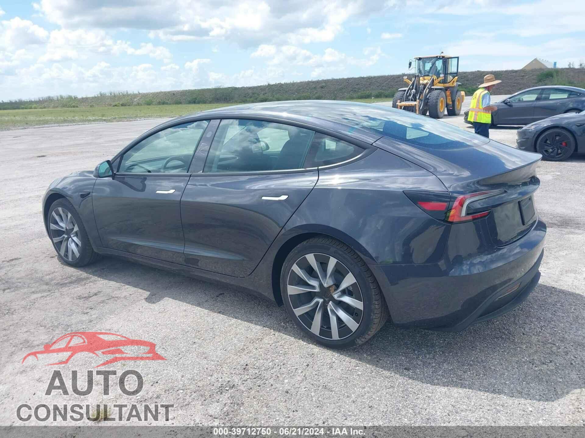 TESLA MODEL 3 2024 - 5YJ3E1EA8RF748984