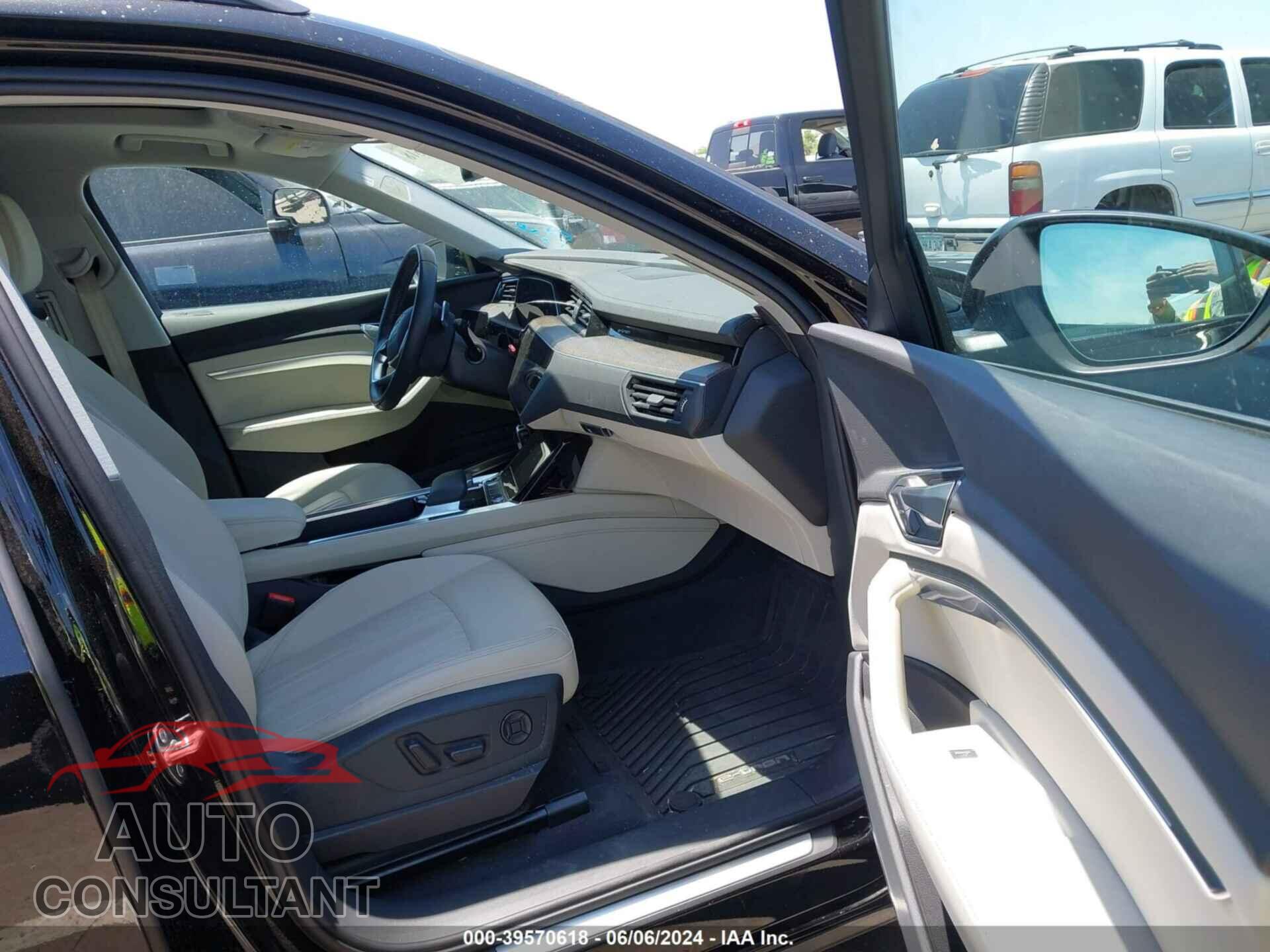 AUDI E-TRON 2021 - WA1LAAGE2MB038884