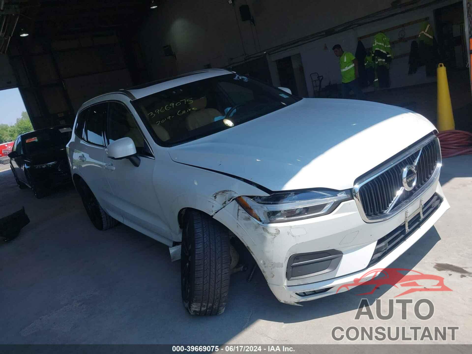 VOLVO XC60 2019 - LYVA22RK8KB214691