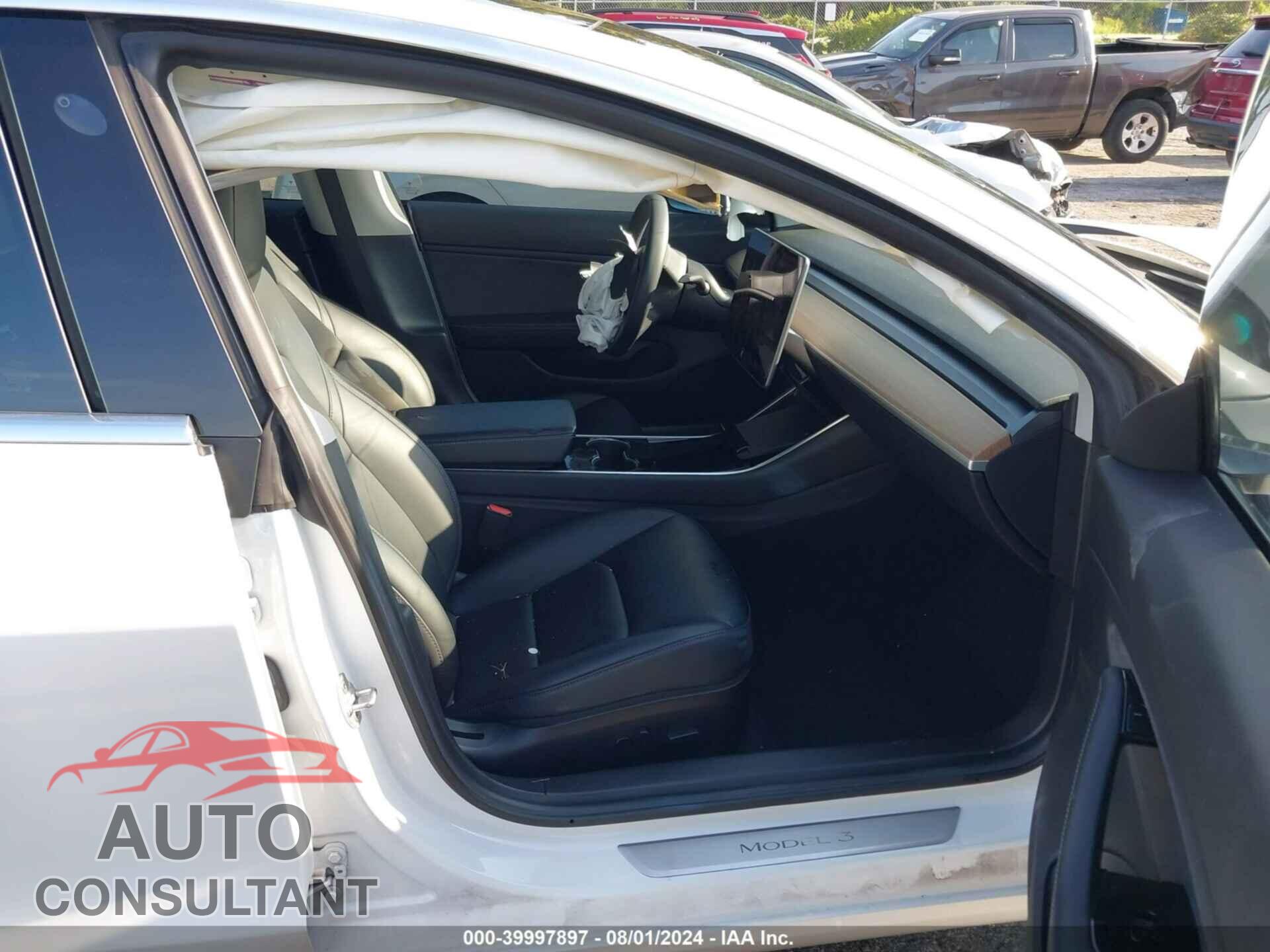 TESLA MODEL 3 2019 - 5YJ3E1EB9KF493552