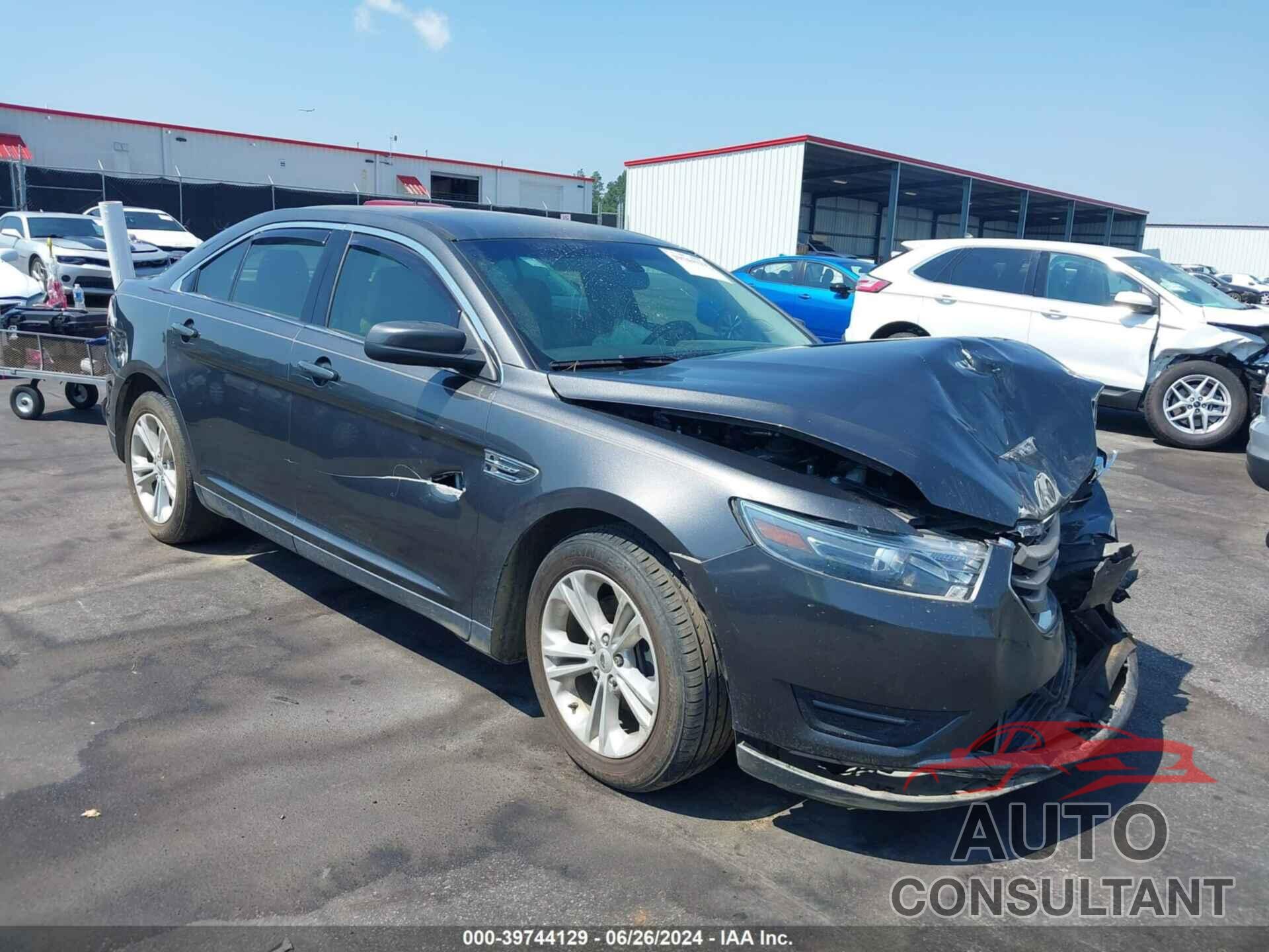 FORD TAURUS 2018 - 1FAHP2E81JG132336