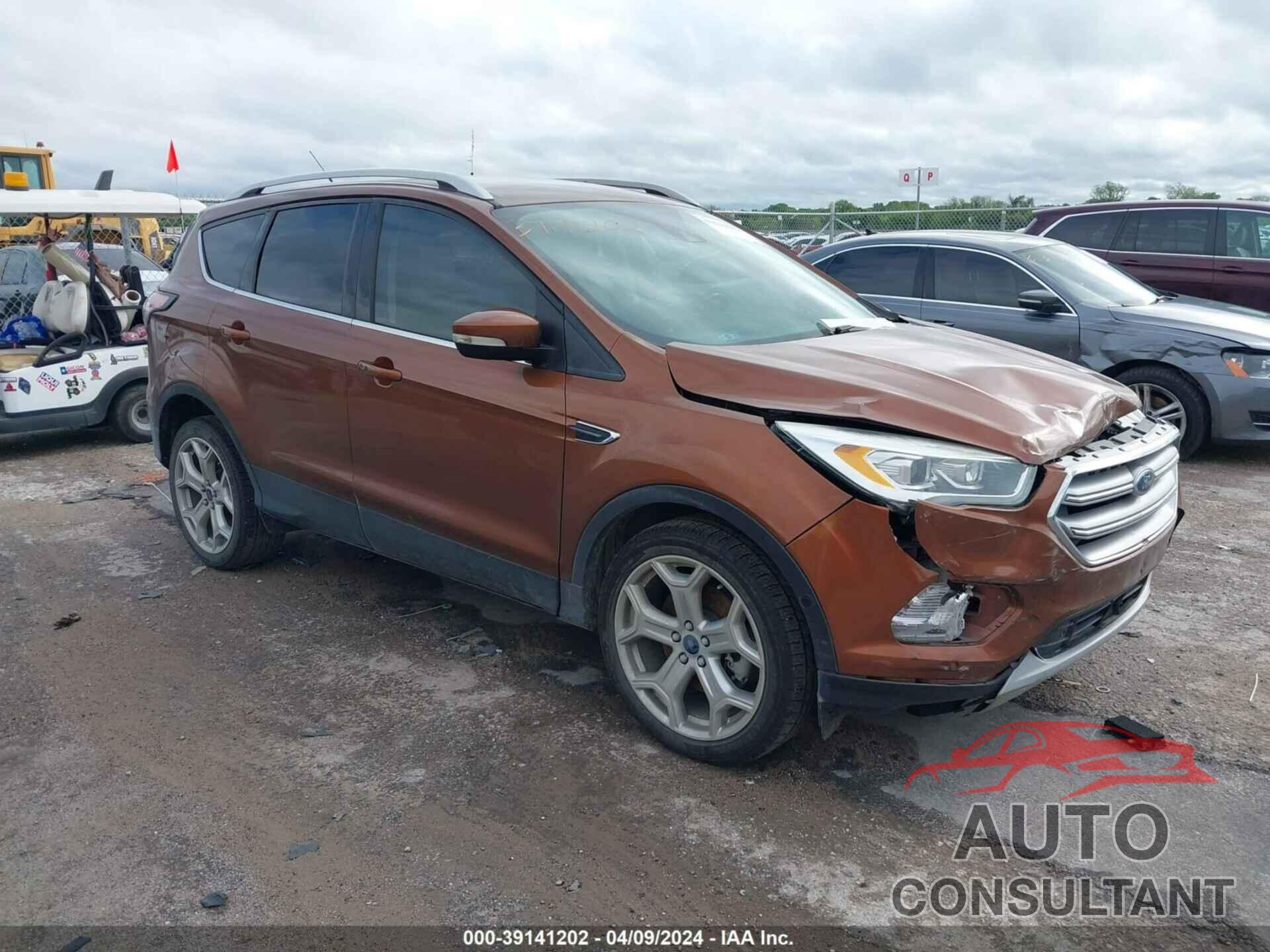 FORD ESCAPE 2017 - 1FMCU0J93HUC14589