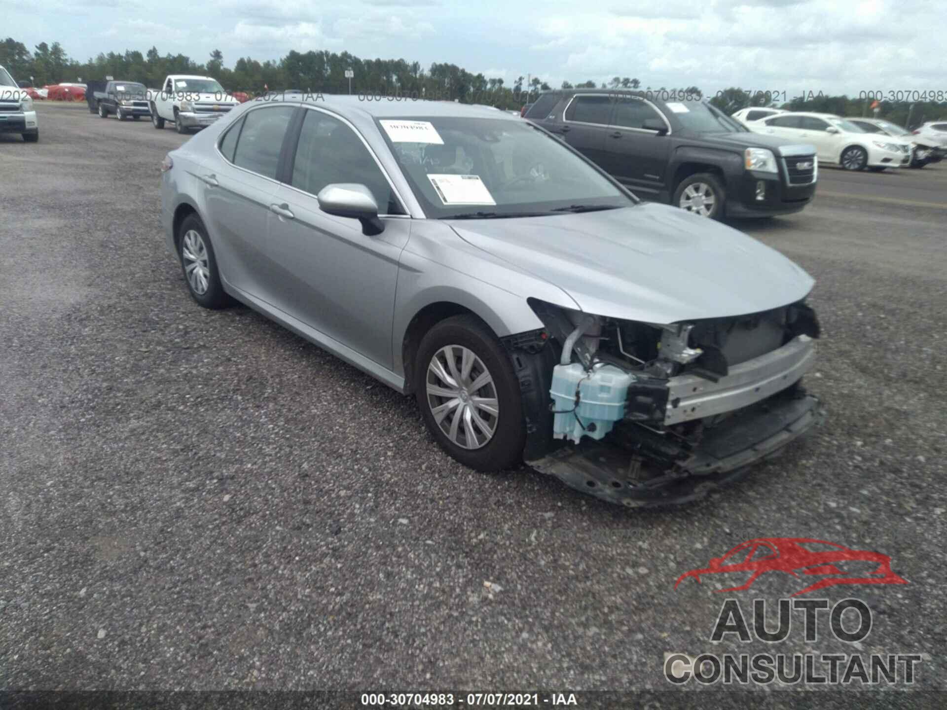 TOYOTA CAMRY 2018 - 4T1B11HK2JU595585