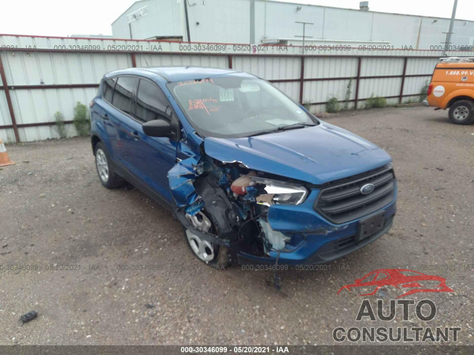 FORD ESCAPE 2017 - 1FMCU0F71HUC00438