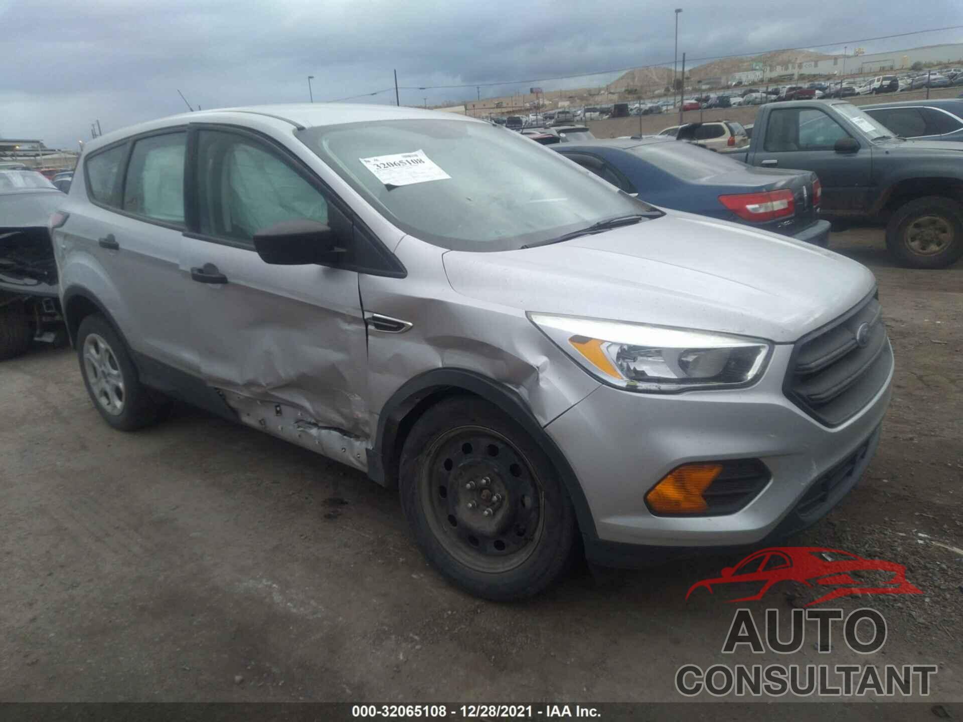 FORD ESCAPE 2017 - 1FMCU0F72HUA38917