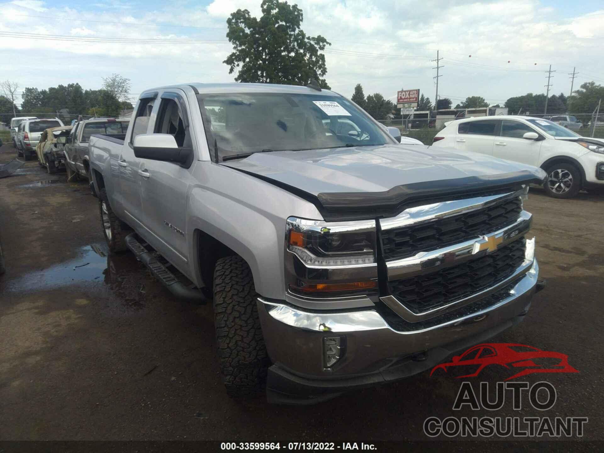 CHEVROLET SILVERADO 1500 2018 - 1GCVKREC9JZ260188
