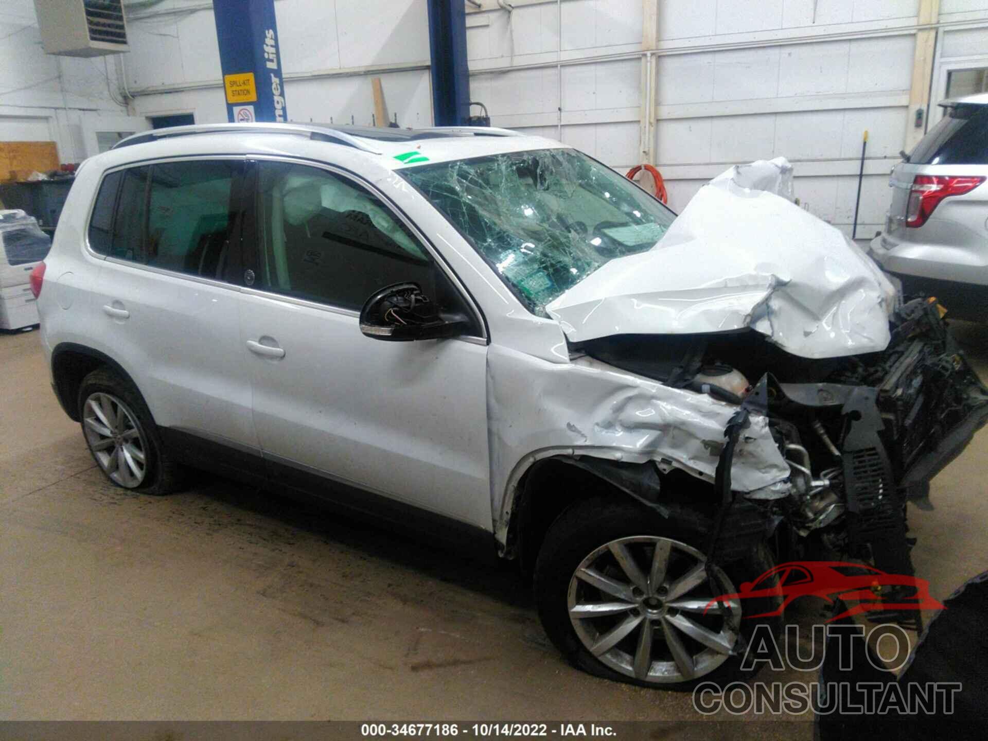 VOLKSWAGEN TIGUAN 2017 - WVGRV7AX3HK025449