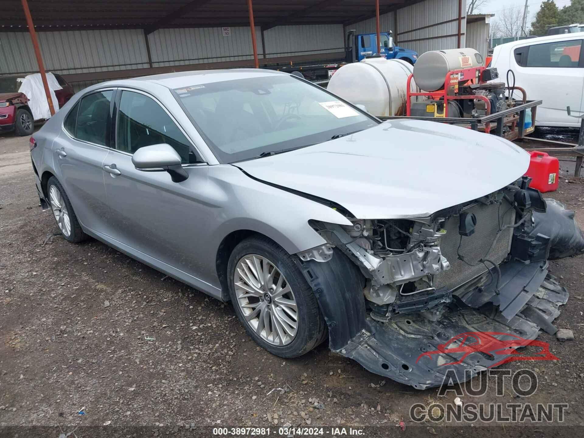 TOYOTA CAMRY 2018 - 4T1B11HKXJU515966