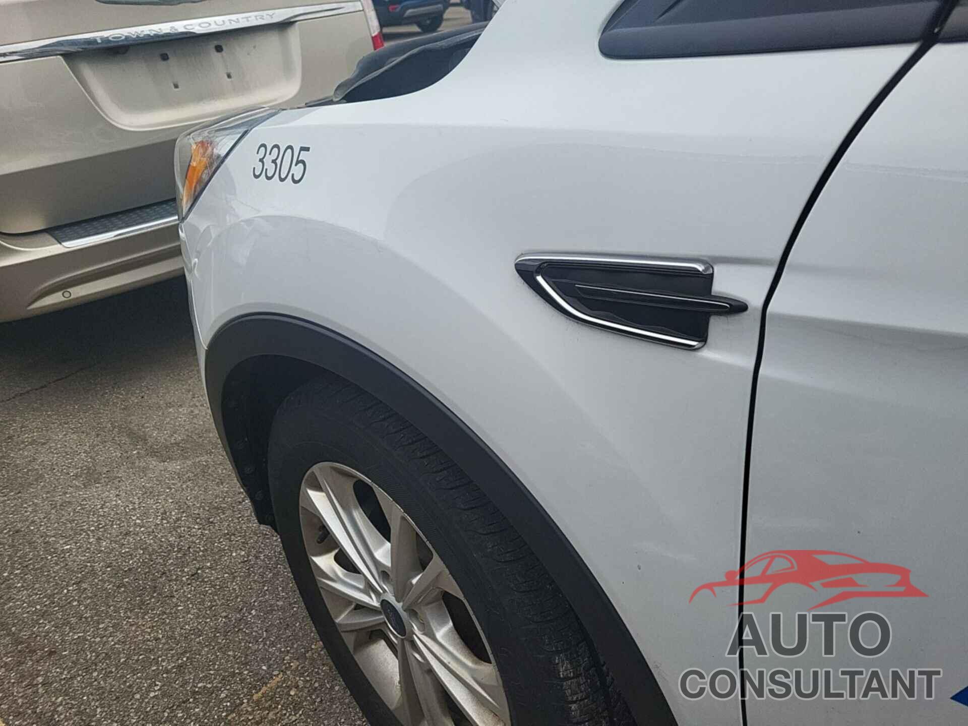 FORD ESCAPE 2018 - 1FMCU0GD0JUC13305