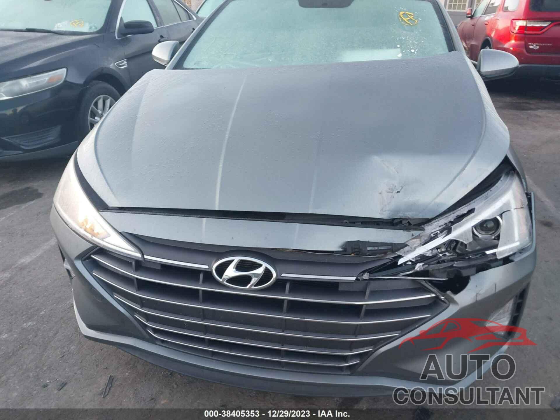 HYUNDAI ELANTRA 2019 - KMHD74LFXKU815155