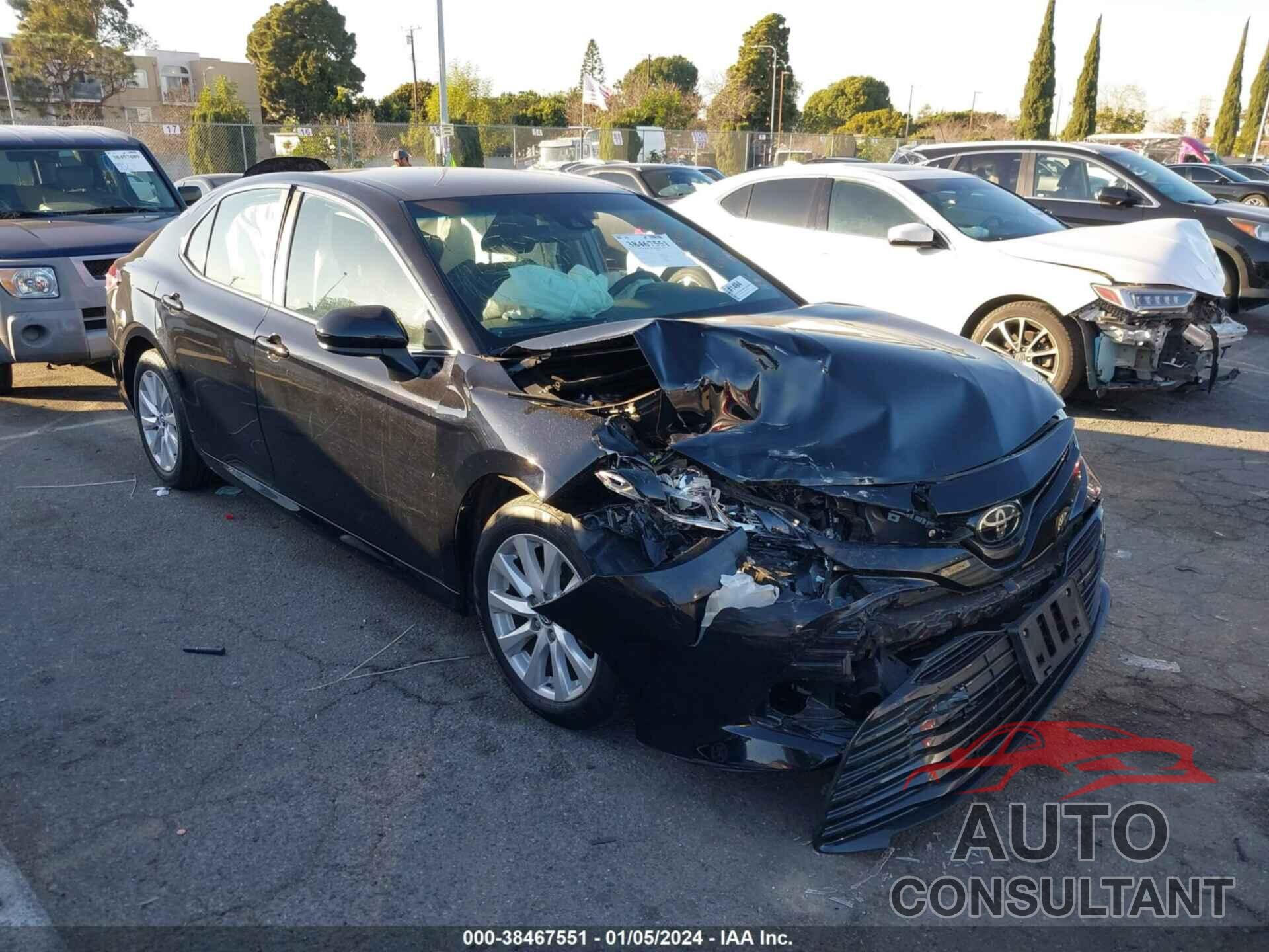 TOYOTA CAMRY 2018 - 4T1B11HK0JU649725