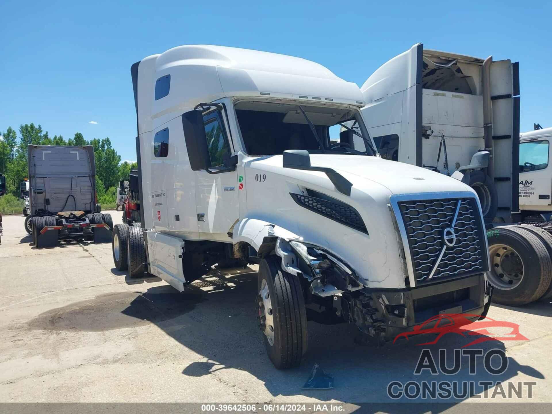 VOLVO VNL 2019 - 4V4NC9TH4KN217838