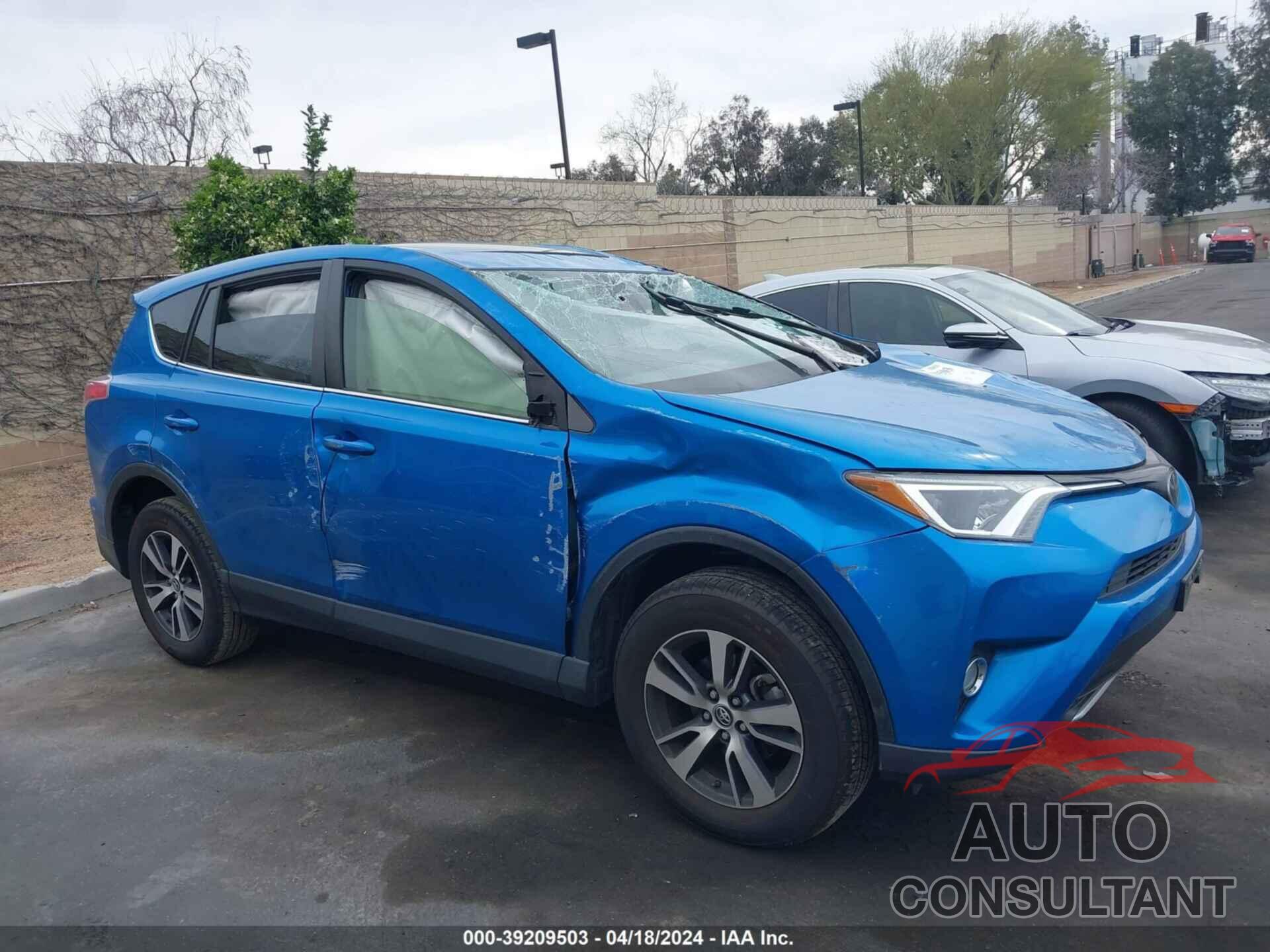 TOYOTA RAV4 2017 - JTMWFREV3HJ718181