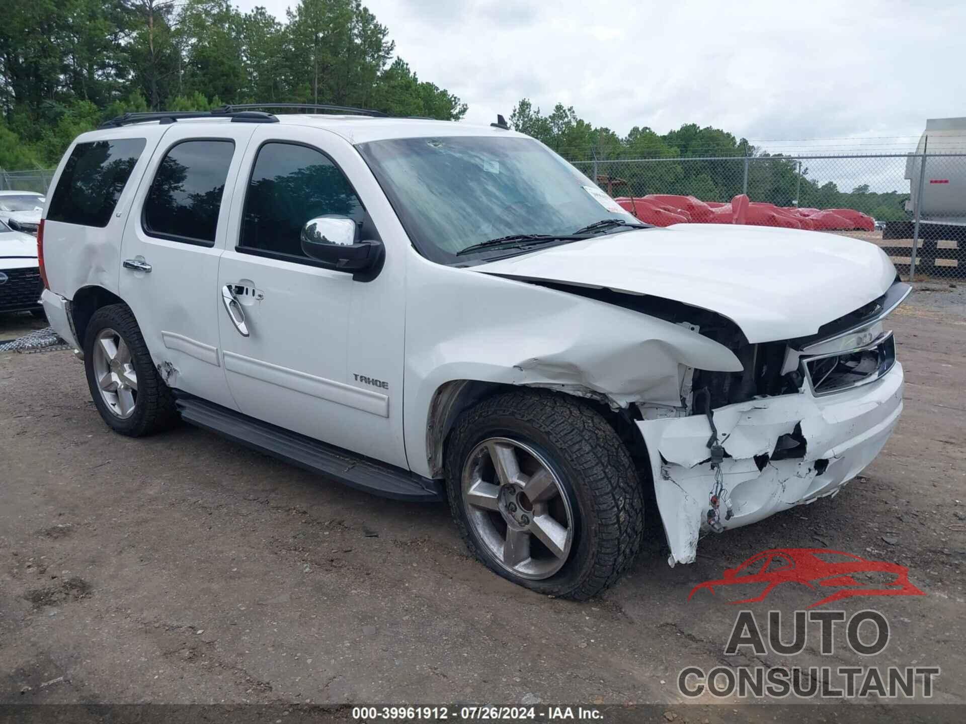 CHEVROLET TAHOE 2013 - 1GNSCBE04DR204569