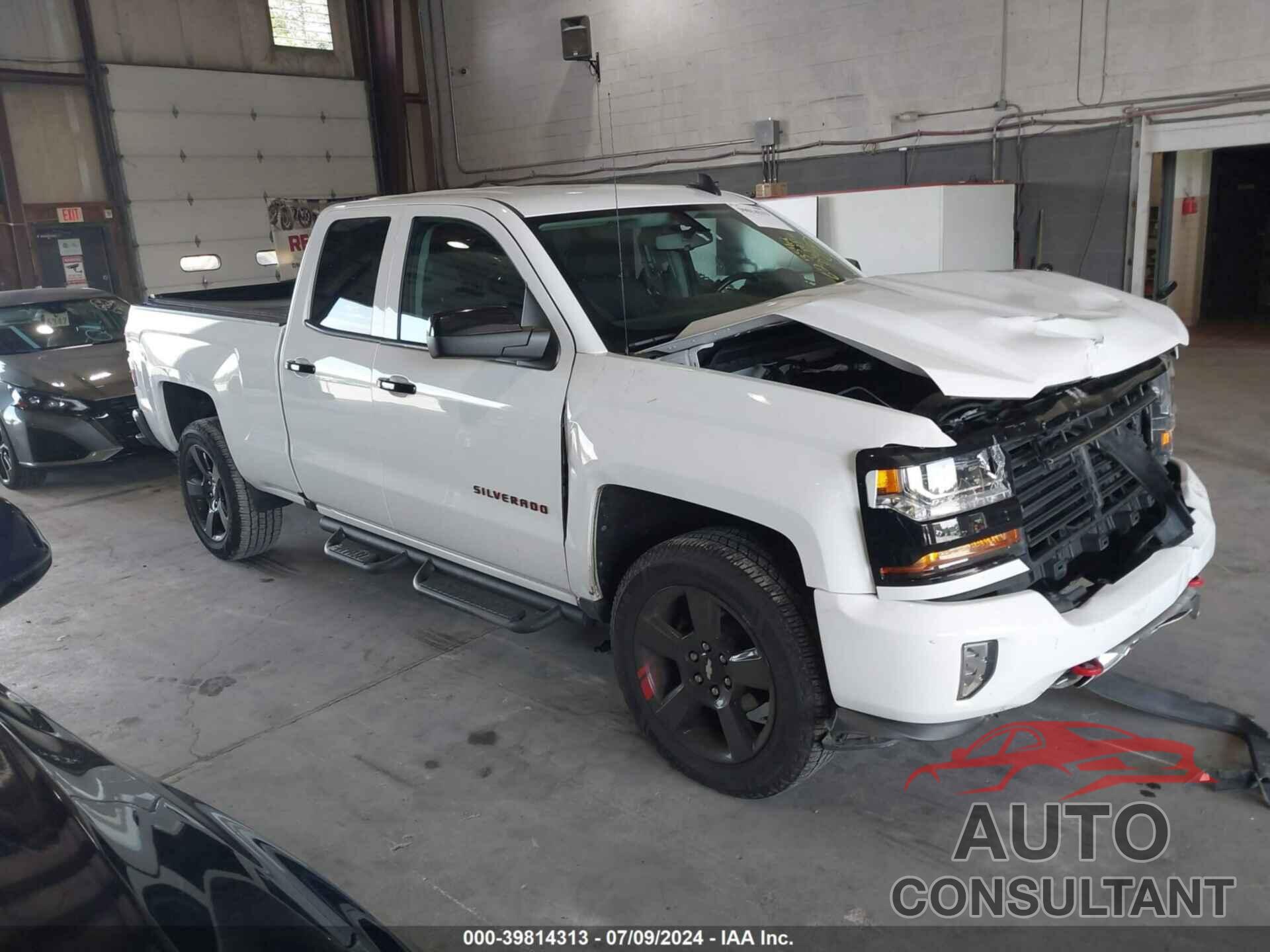 CHEVROLET SILVERADO 1500 2018 - 1GCVKREC7JZ265275