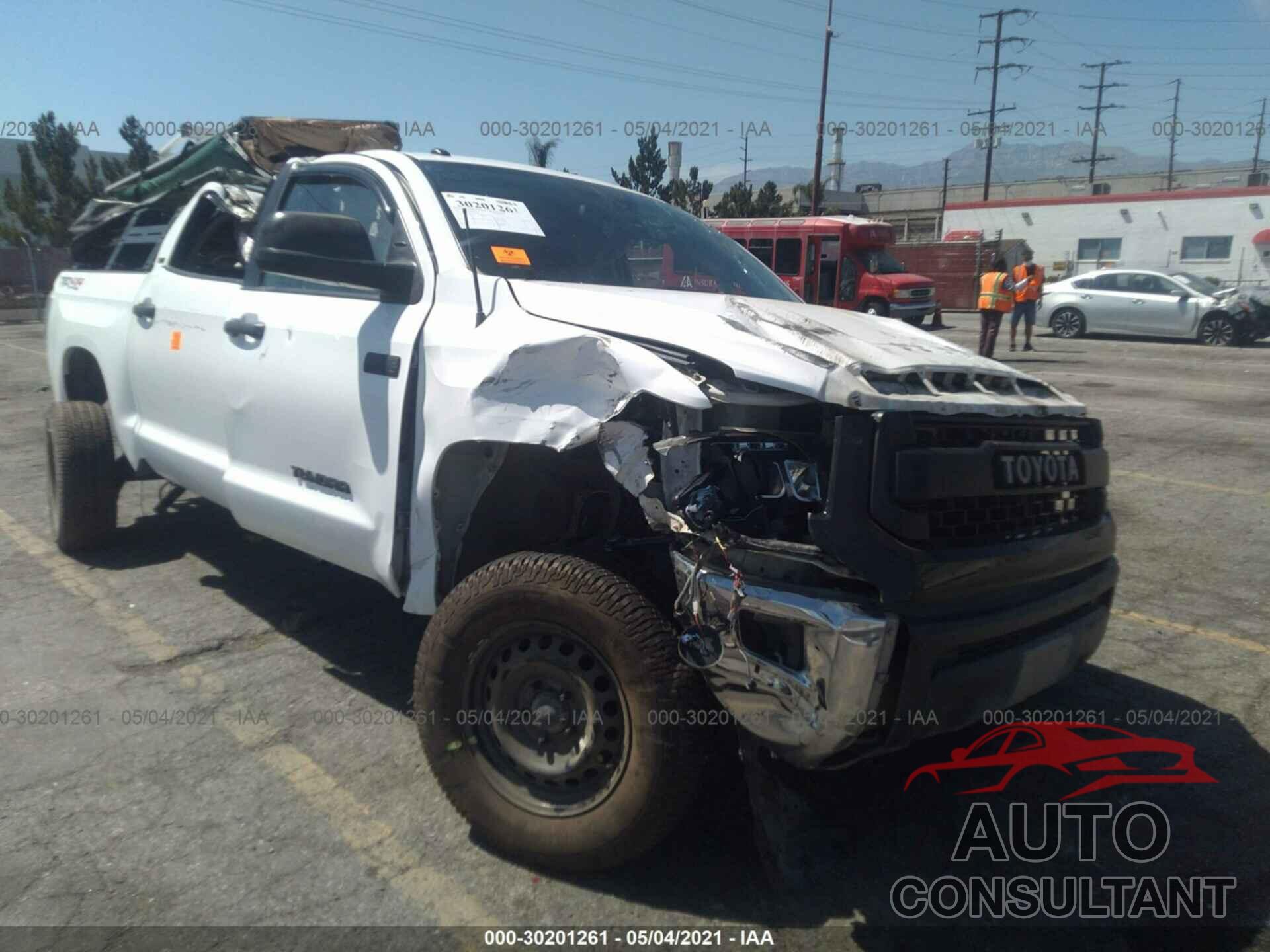 TOYOTA TUNDRA 4WD 2017 - 5TFDY5F11HX656167