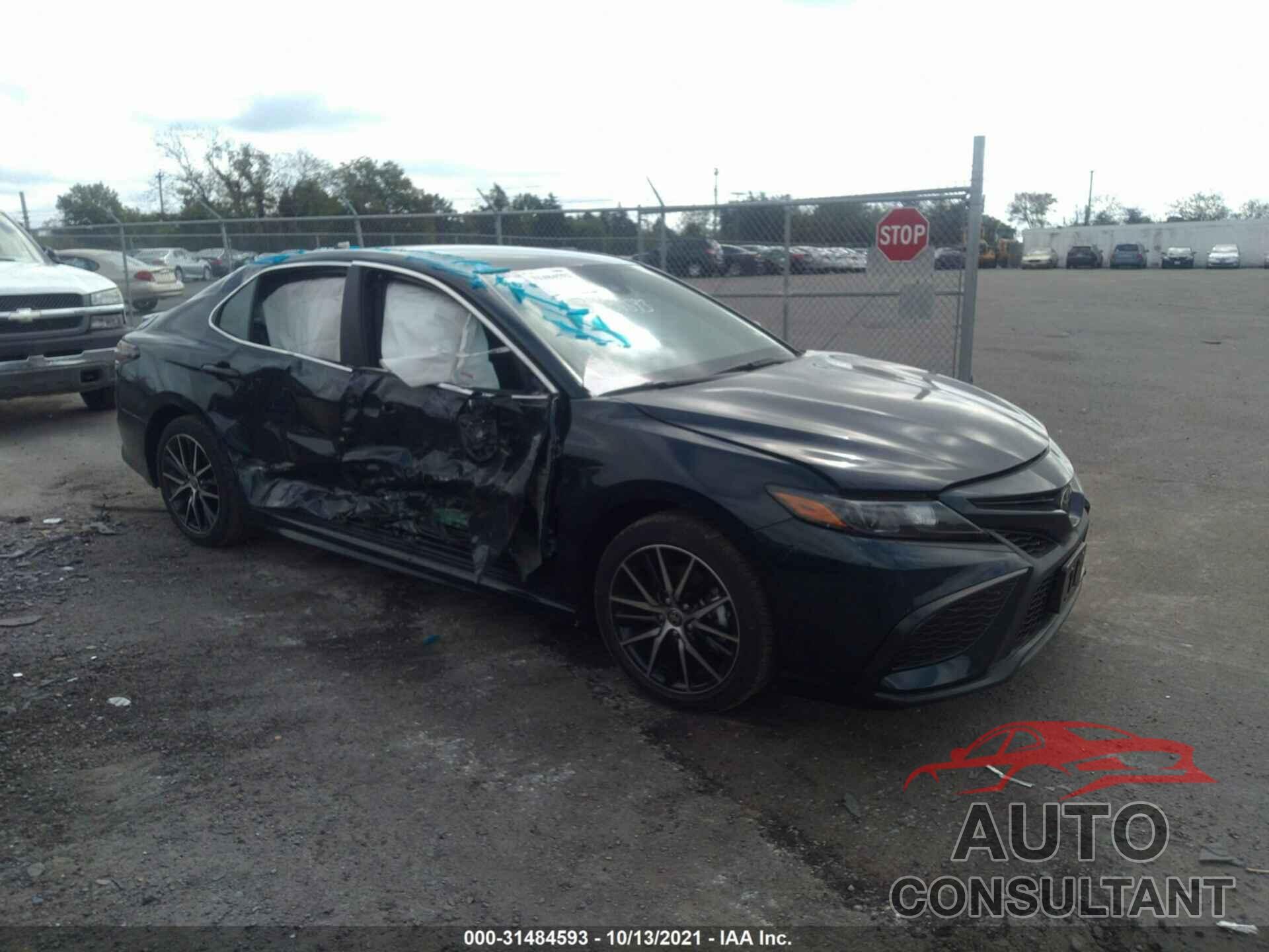TOYOTA CAMRY 2021 - 4T1G11AK2MU583831