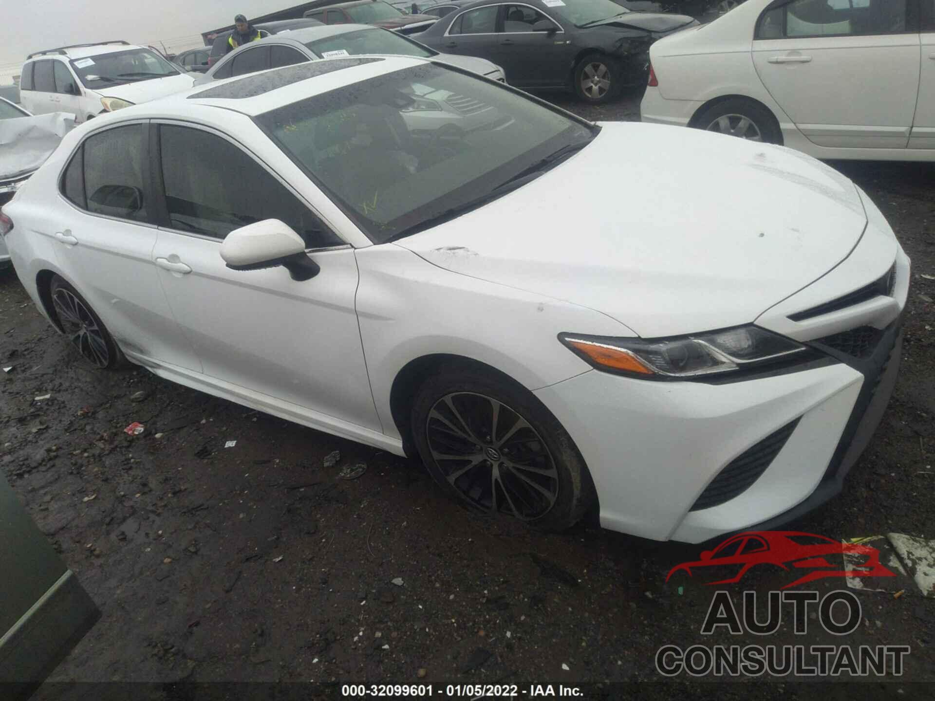 TOYOTA CAMRY 2018 - 4T1B11HK0JU586089